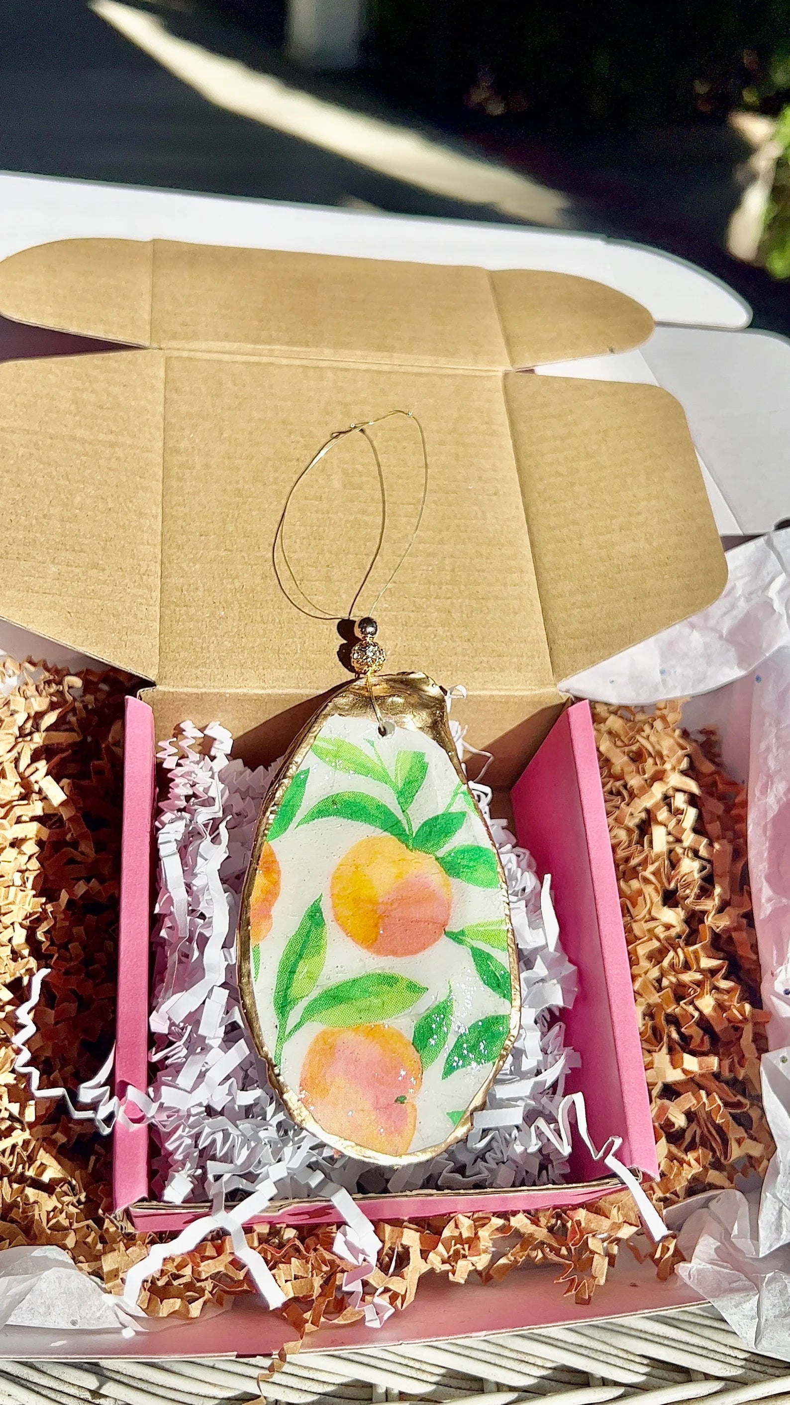 Georgia wedding party favor idea peach. Peach shell ornament favor