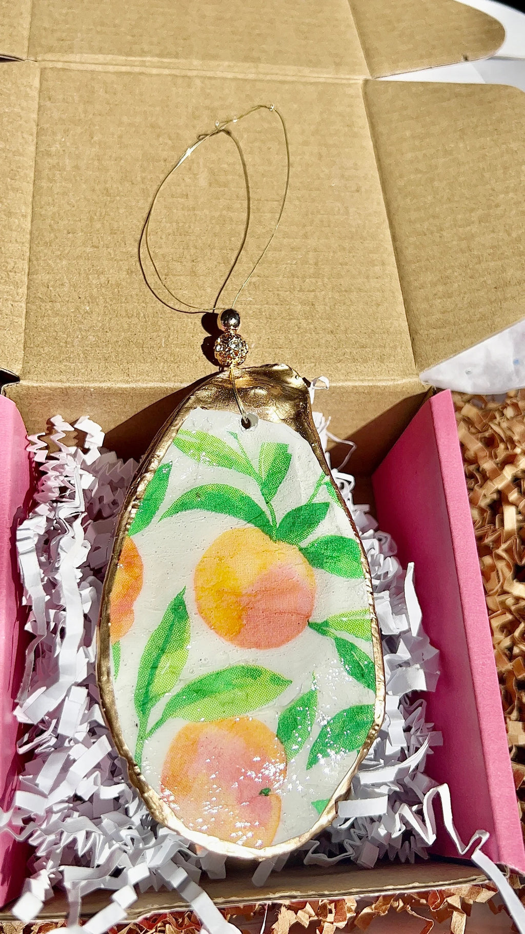 Georgia wedding party favor idea peach. Peach shell ornament favor