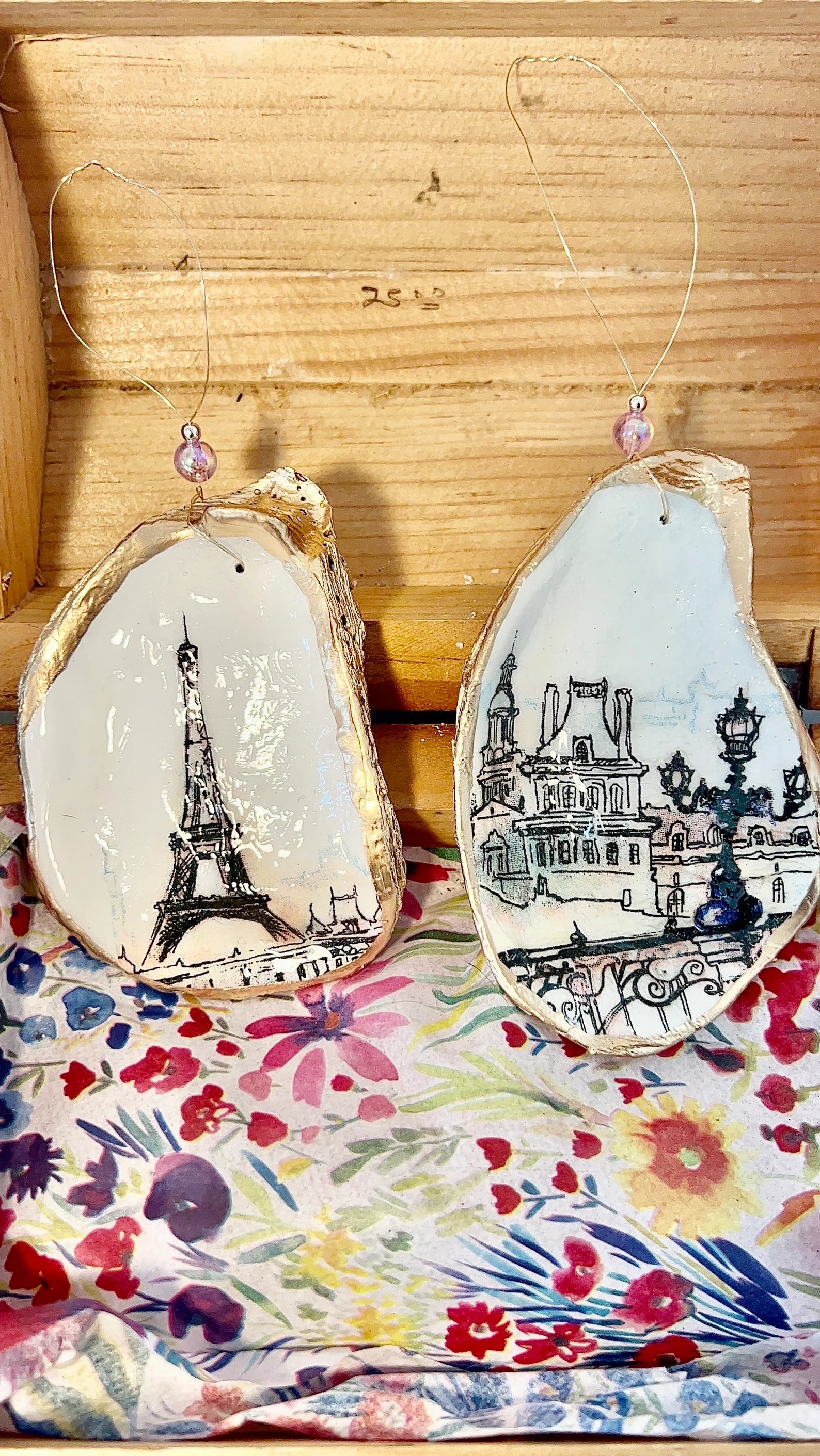 Paris France oyster shell Ornament or Trinket ring Dish French Souvenir & Memento.