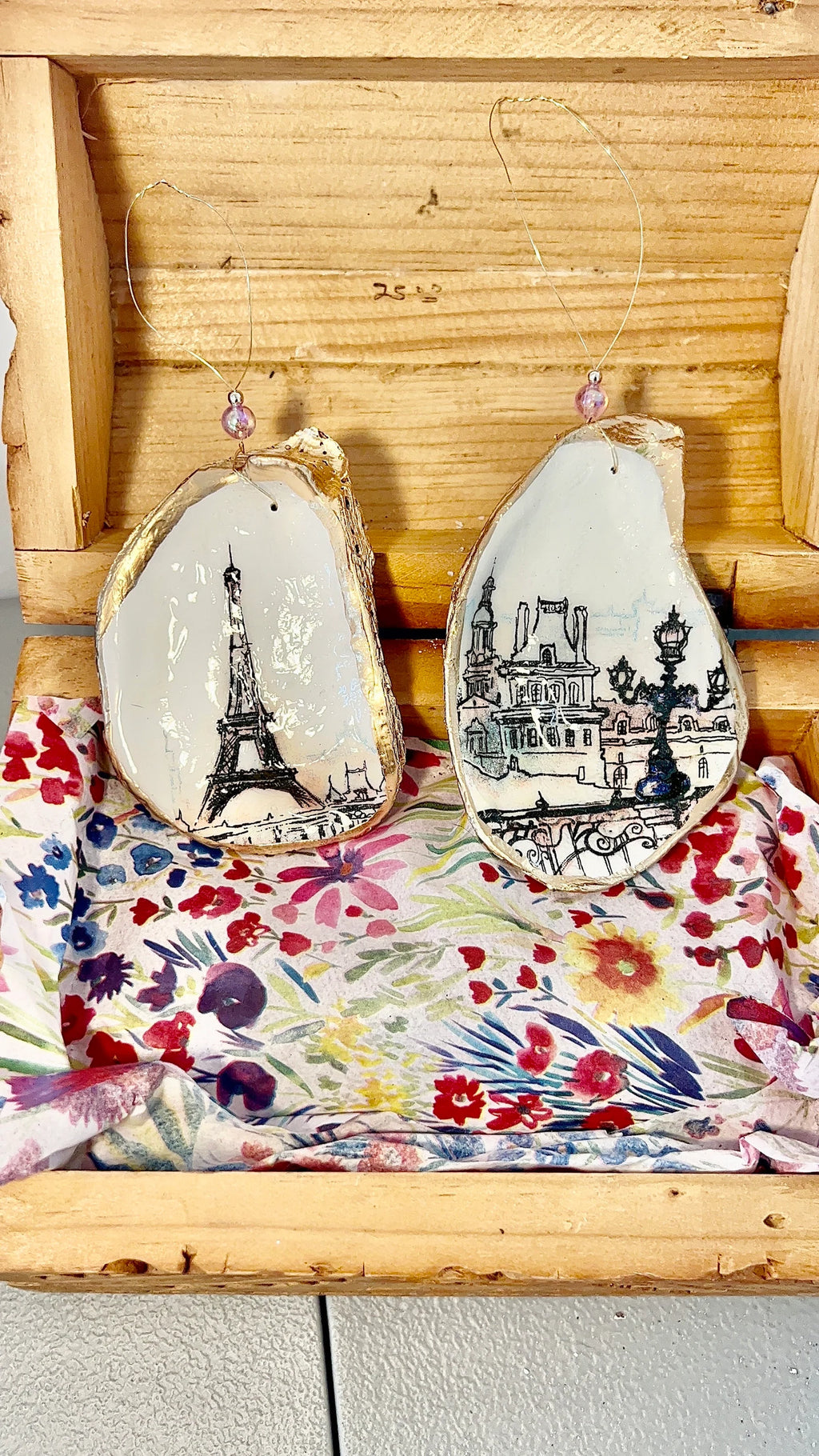 Paris France oyster shell Ornament or Trinket ring Dish French Souvenir & Memento.