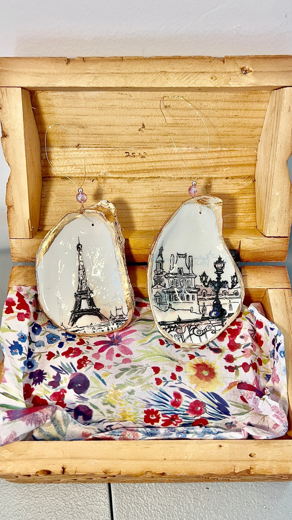 Paris France oyster shell Ornament or Trinket ring Dish French Souvenir & Memento.