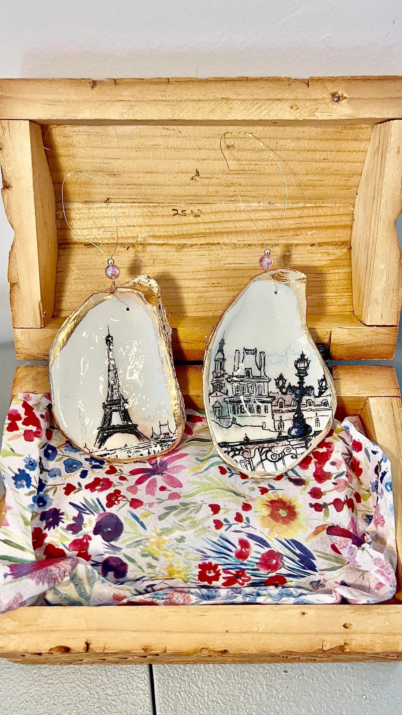 Paris France oyster shell Ornament or Trinket ring Dish French Souvenir & Memento.