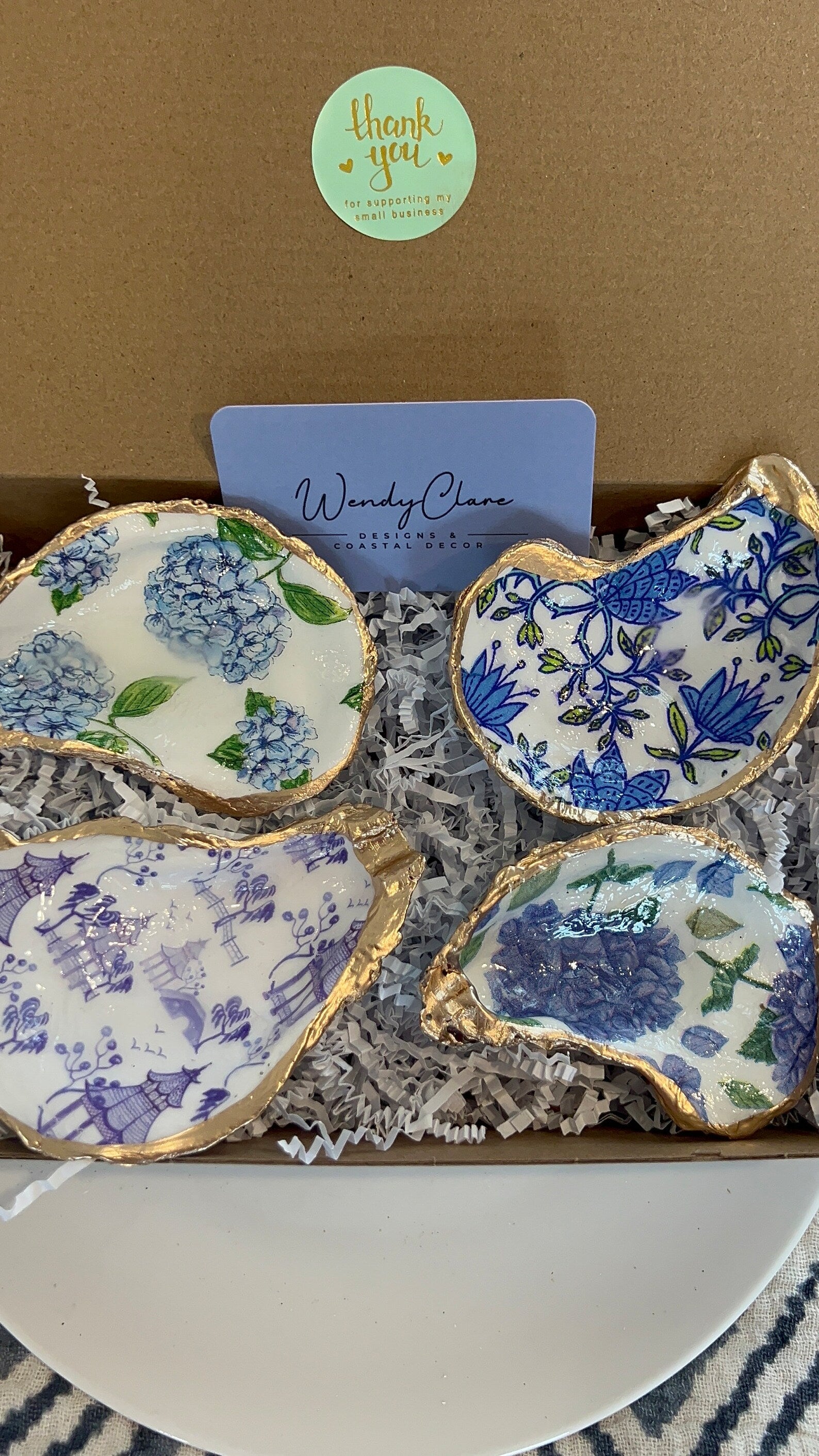 Bulk luxury Beachy wedding favors discounted. Blue & White Floral shell gift trinket dish.