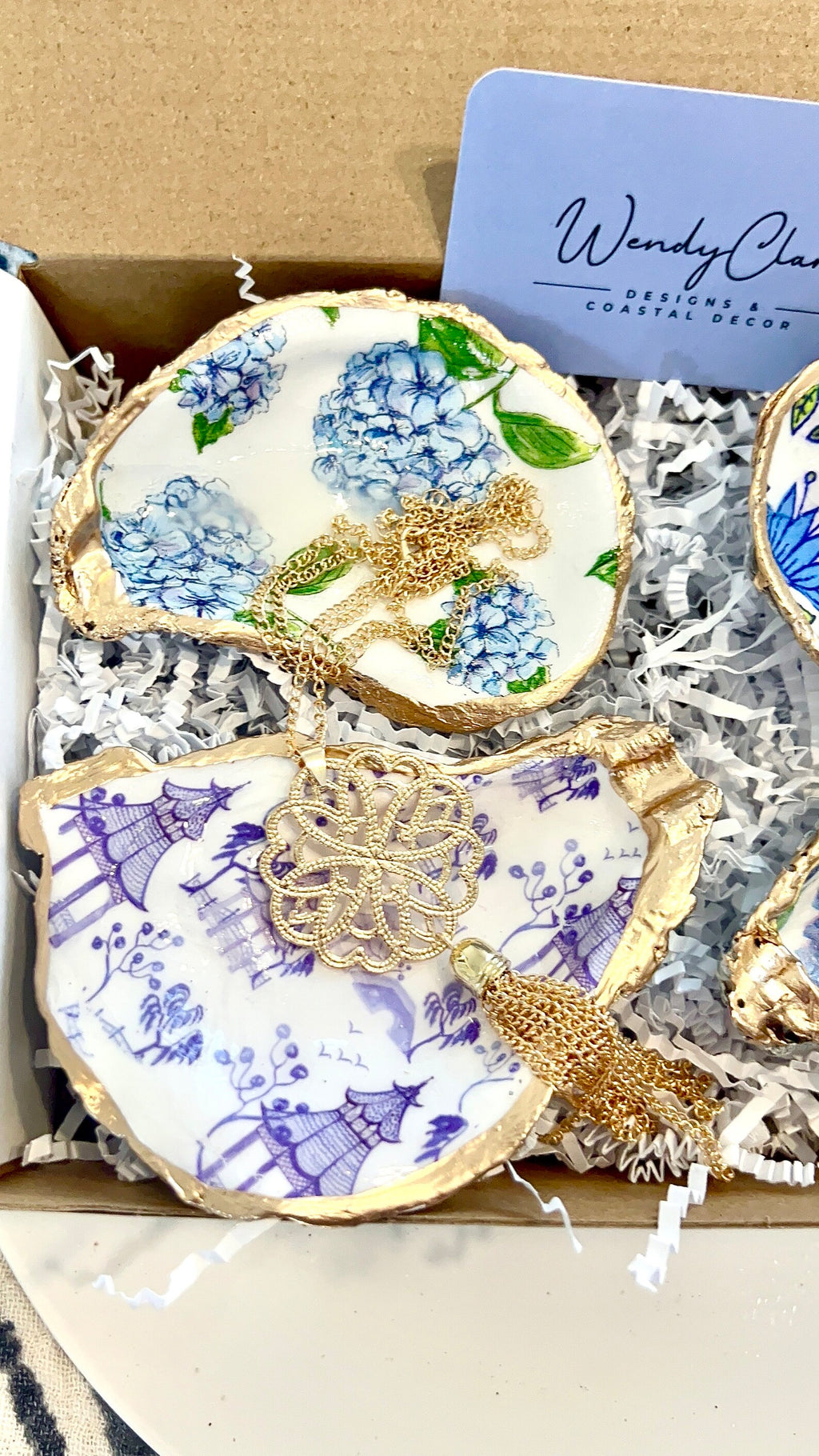 Bulk luxury Beachy wedding favors discounted. Blue & White Floral shell gift trinket dish.