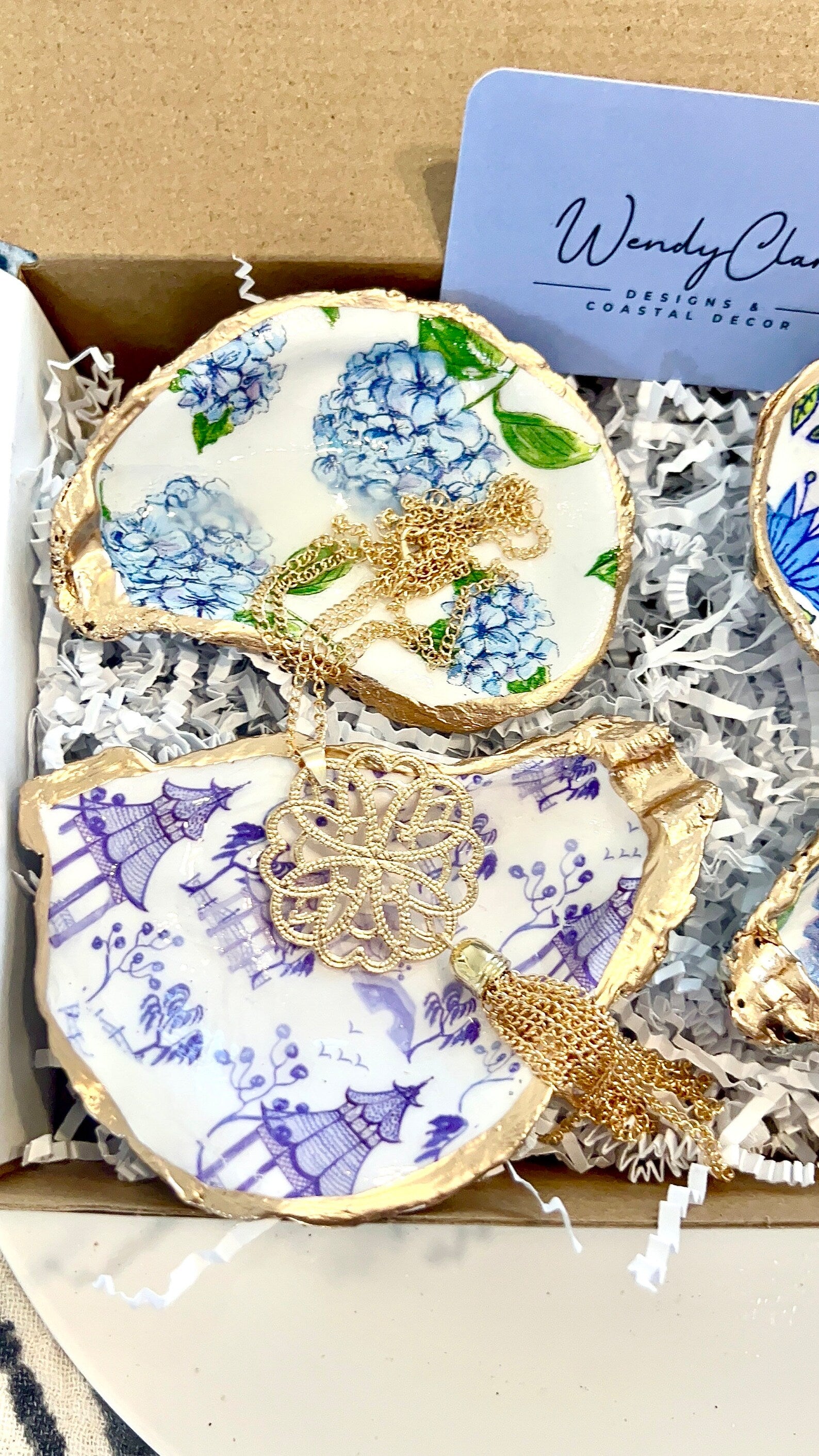 Bulk luxury Beachy wedding favors discounted. Blue & White Floral shell gift trinket dish.