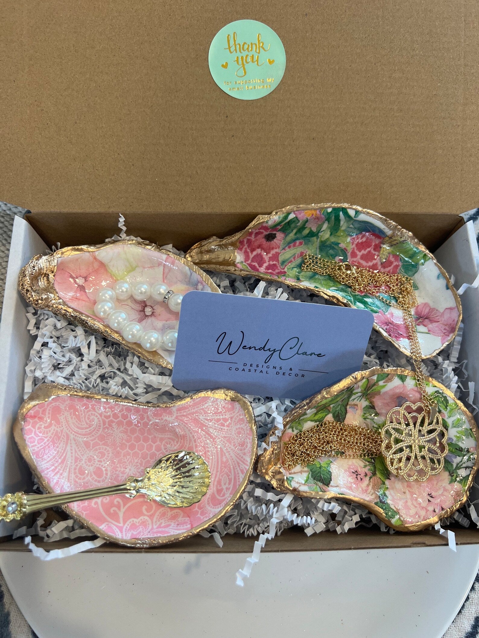 Bulk luxury Beachy wedding favors discounted. Blue & White Floral shell gift trinket dish.