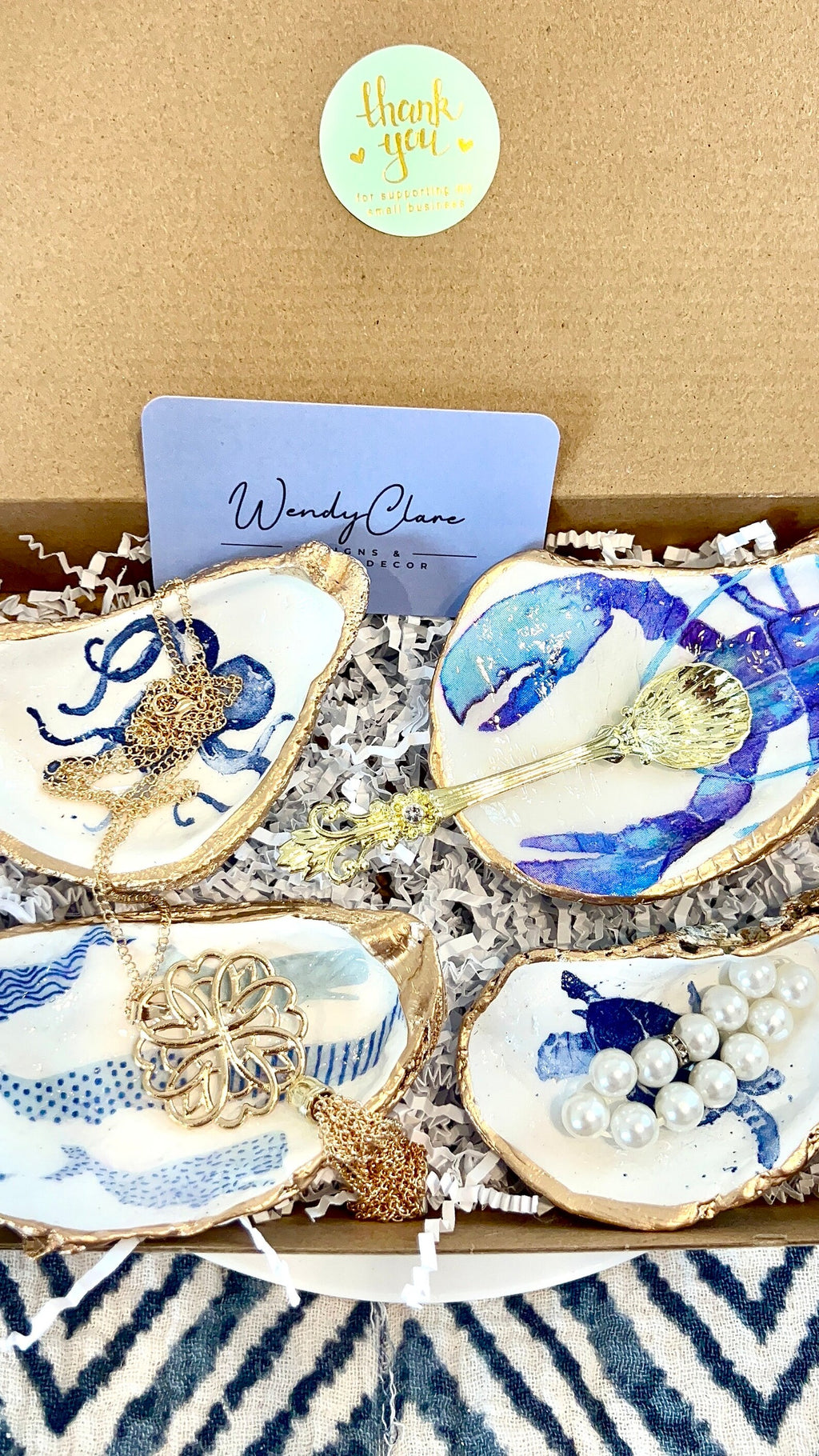 Bulk luxury Beachy wedding favors discounted. Blue & White Floral shell gift trinket dish.