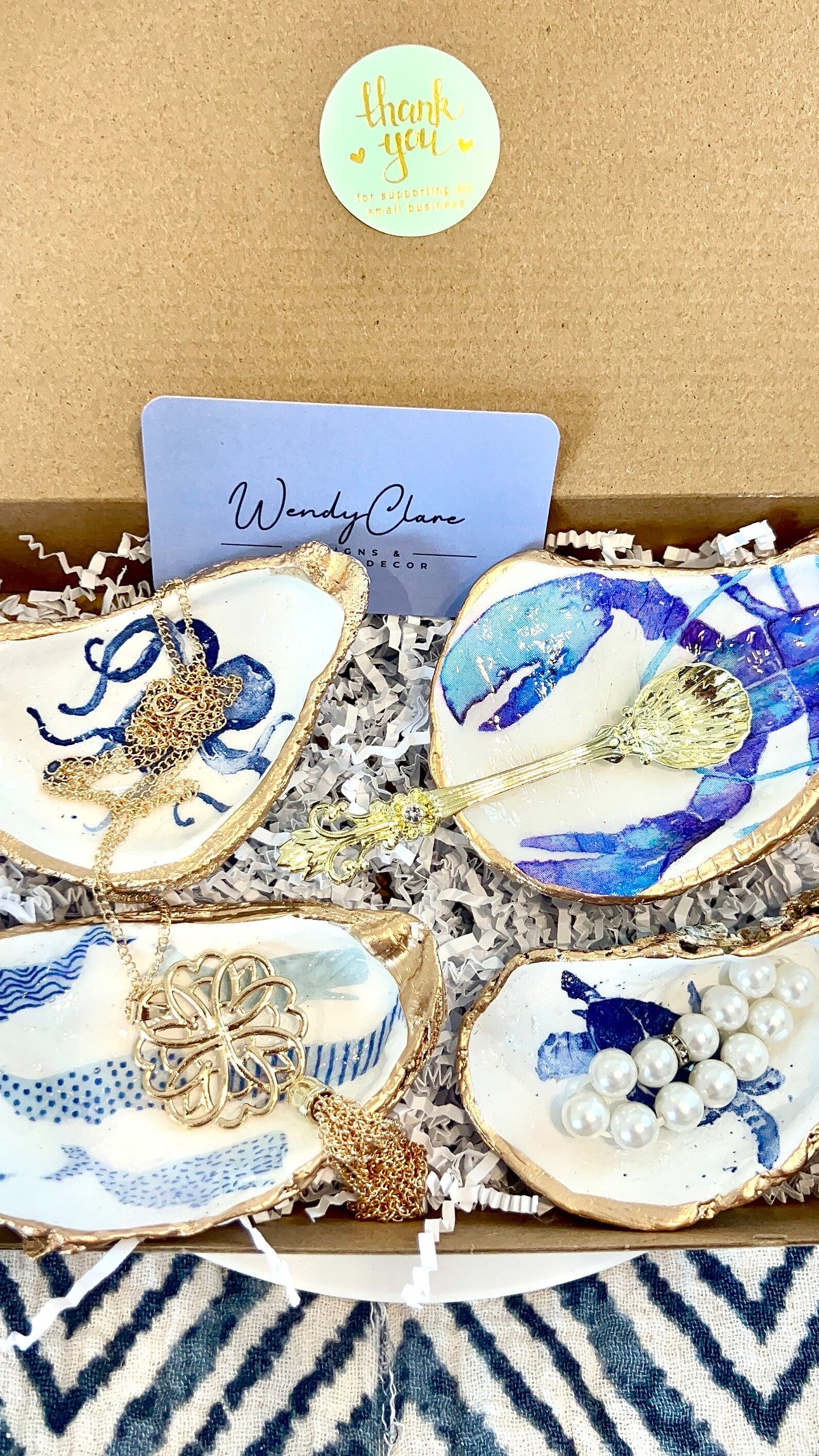 Bulk luxury Beachy wedding favors discounted. Blue & White Floral shell gift trinket dish.