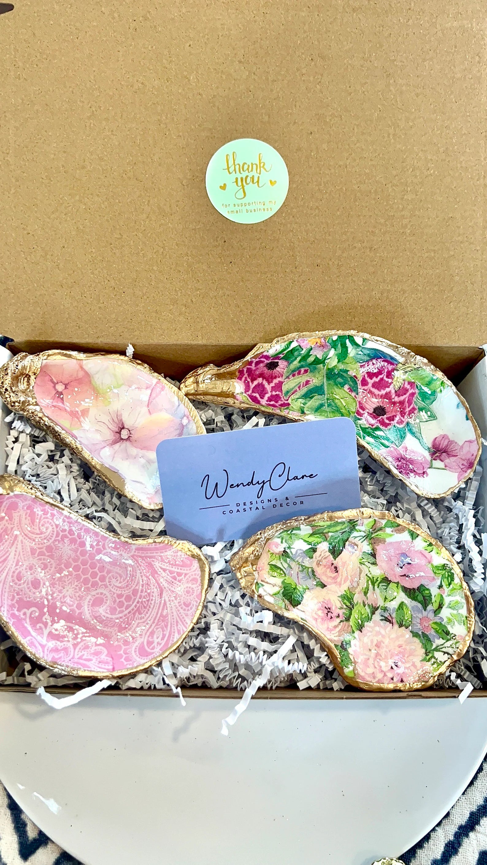 Bachelorette party favor idea. Decoupaged Shell Jewelry Dish favor last splash beach bachelorette