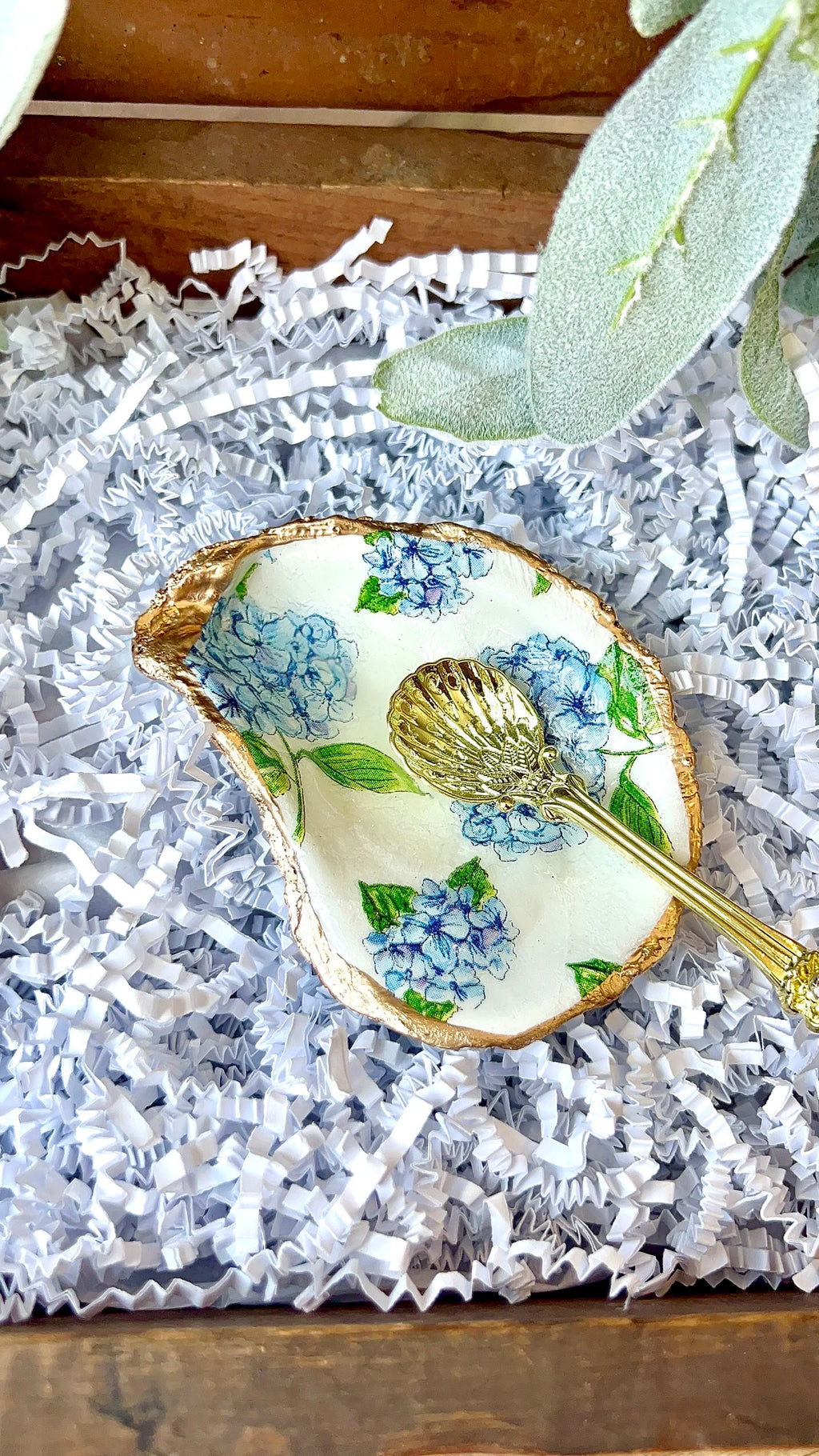 Hamptons party favor and decor set coastal ring dish favor & shell napkin ring