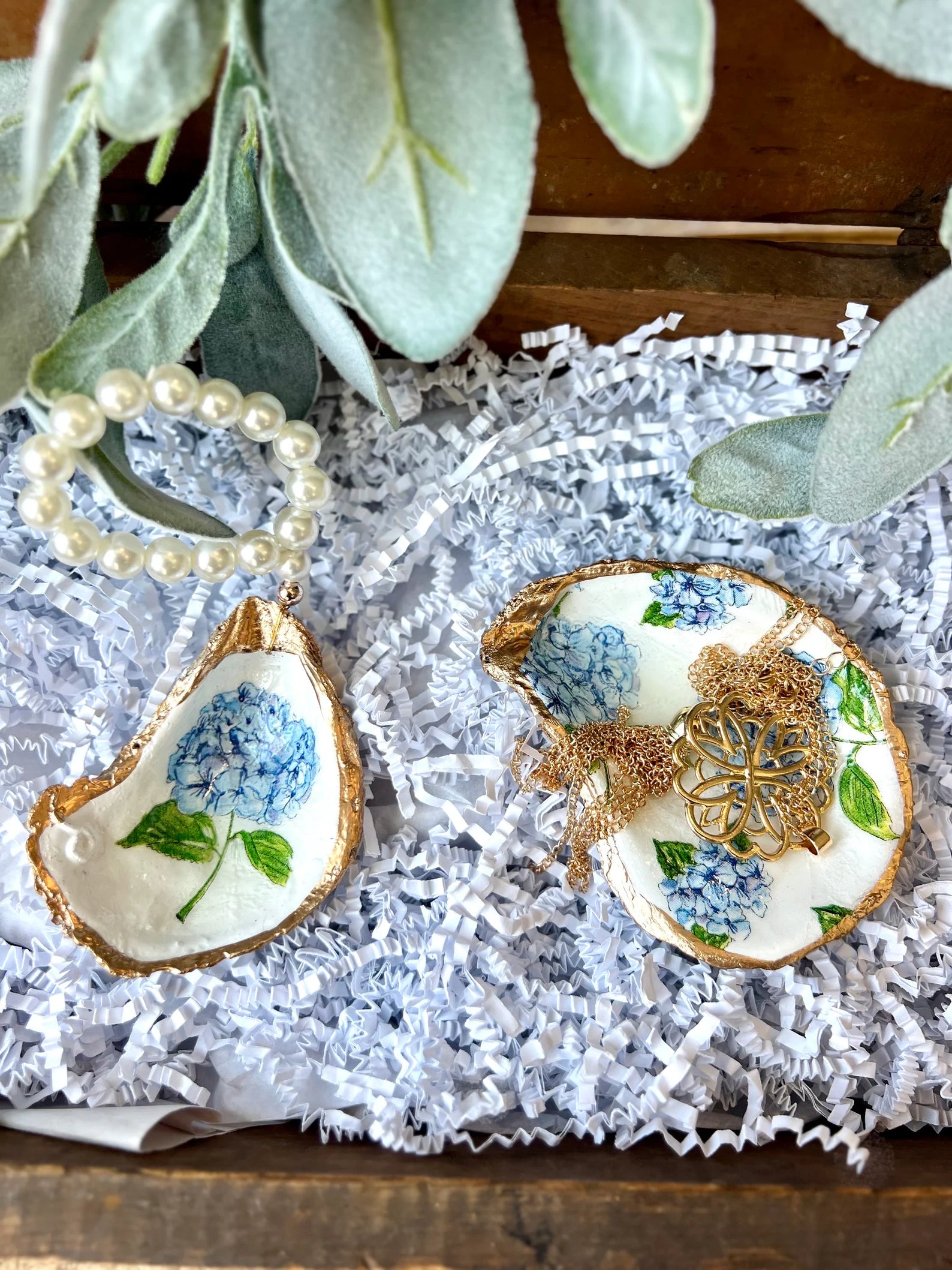 Hamptons party favor and decor set coastal ring dish favor & shell napkin ring