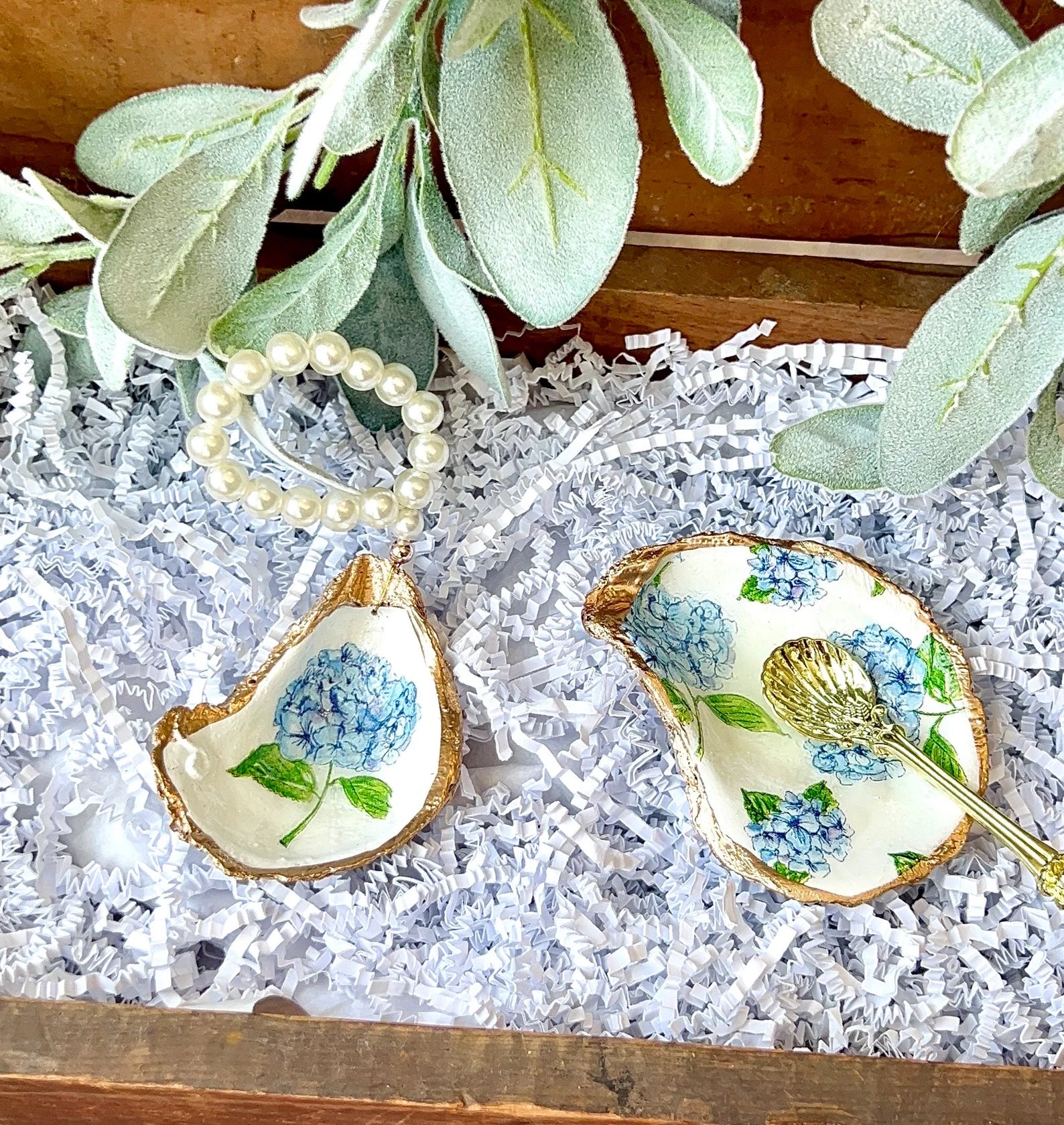 Hamptons party favor and decor set coastal ring dish favor & shell napkin ring