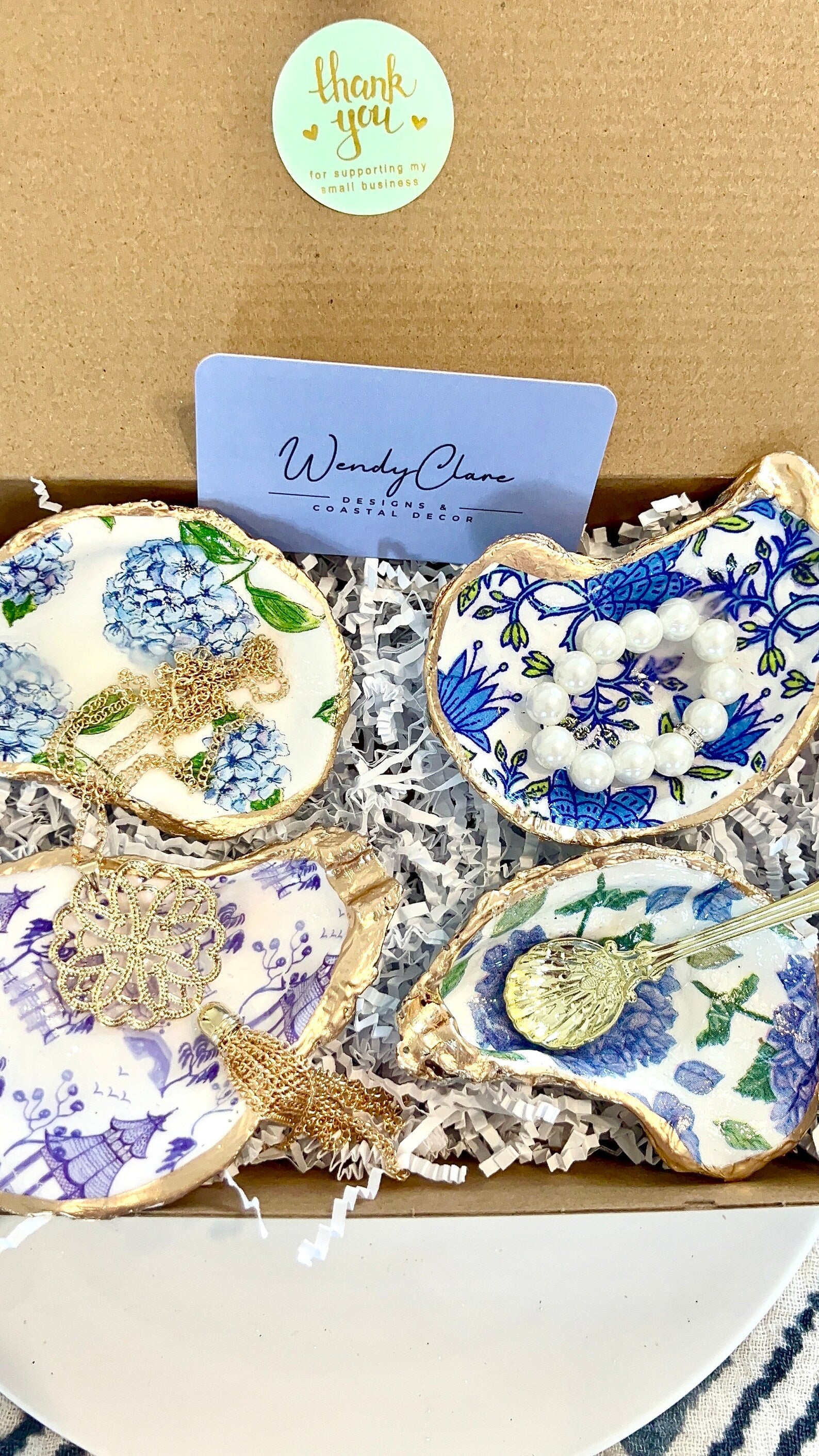Bulk luxury Beachy wedding favors discounted. Blue & White Floral shell gift trinket dish.