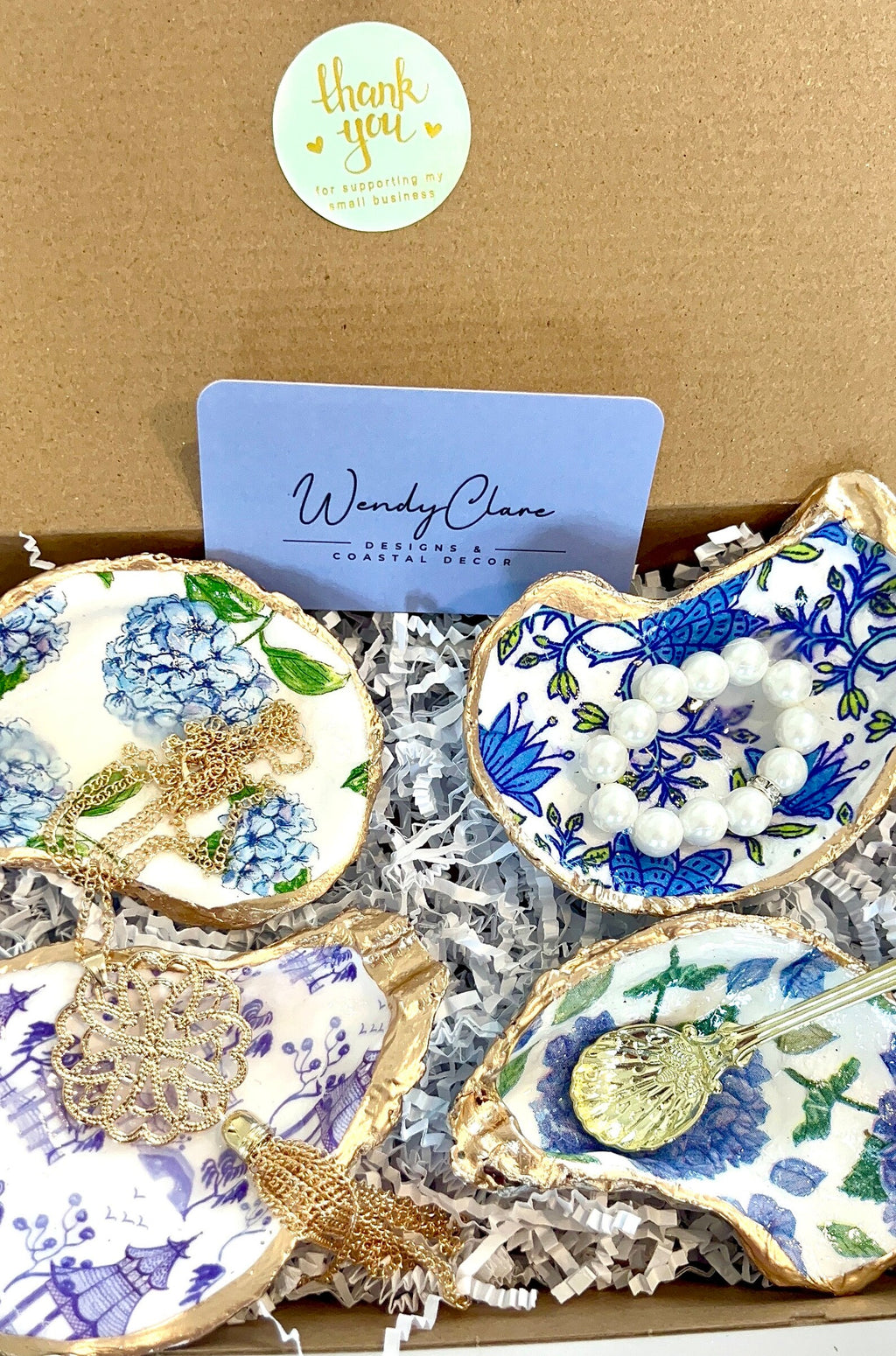 Bulk luxury Beachy wedding favors discounted. Blue & White Floral shell gift trinket dish.