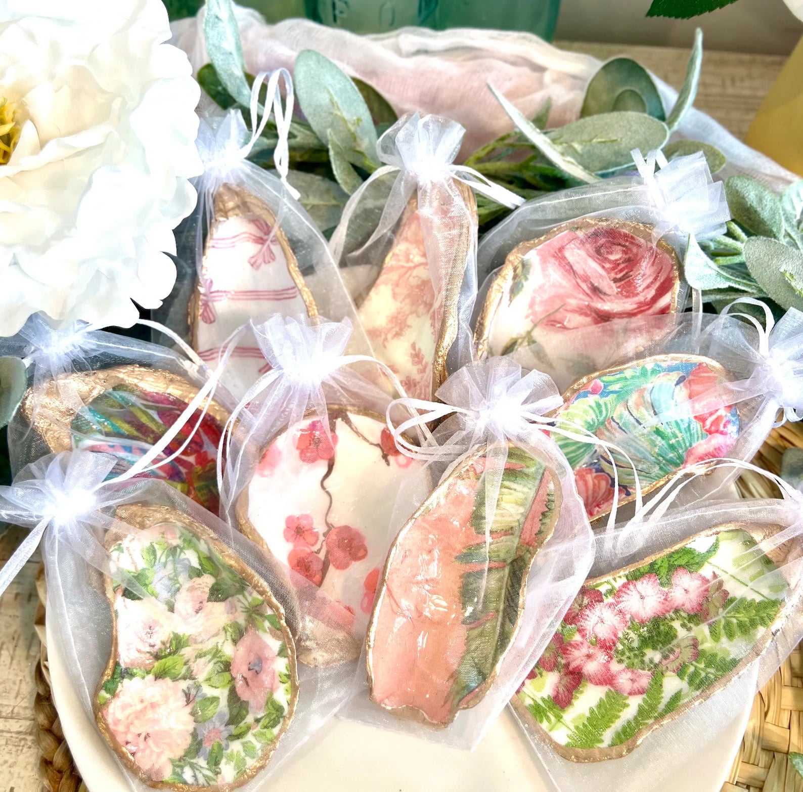 Bachelorette party favor idea. Decoupaged Shell Jewelry Dish favor last splash beach bachelorette