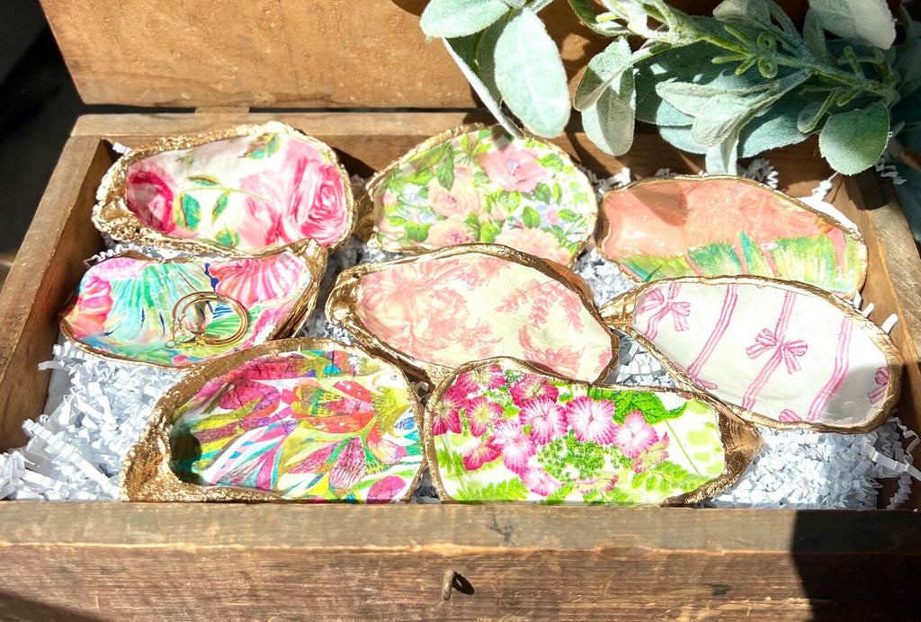 Bachelorette party favor idea. Decoupaged Shell Jewelry Dish favor last splash beach bachelorette