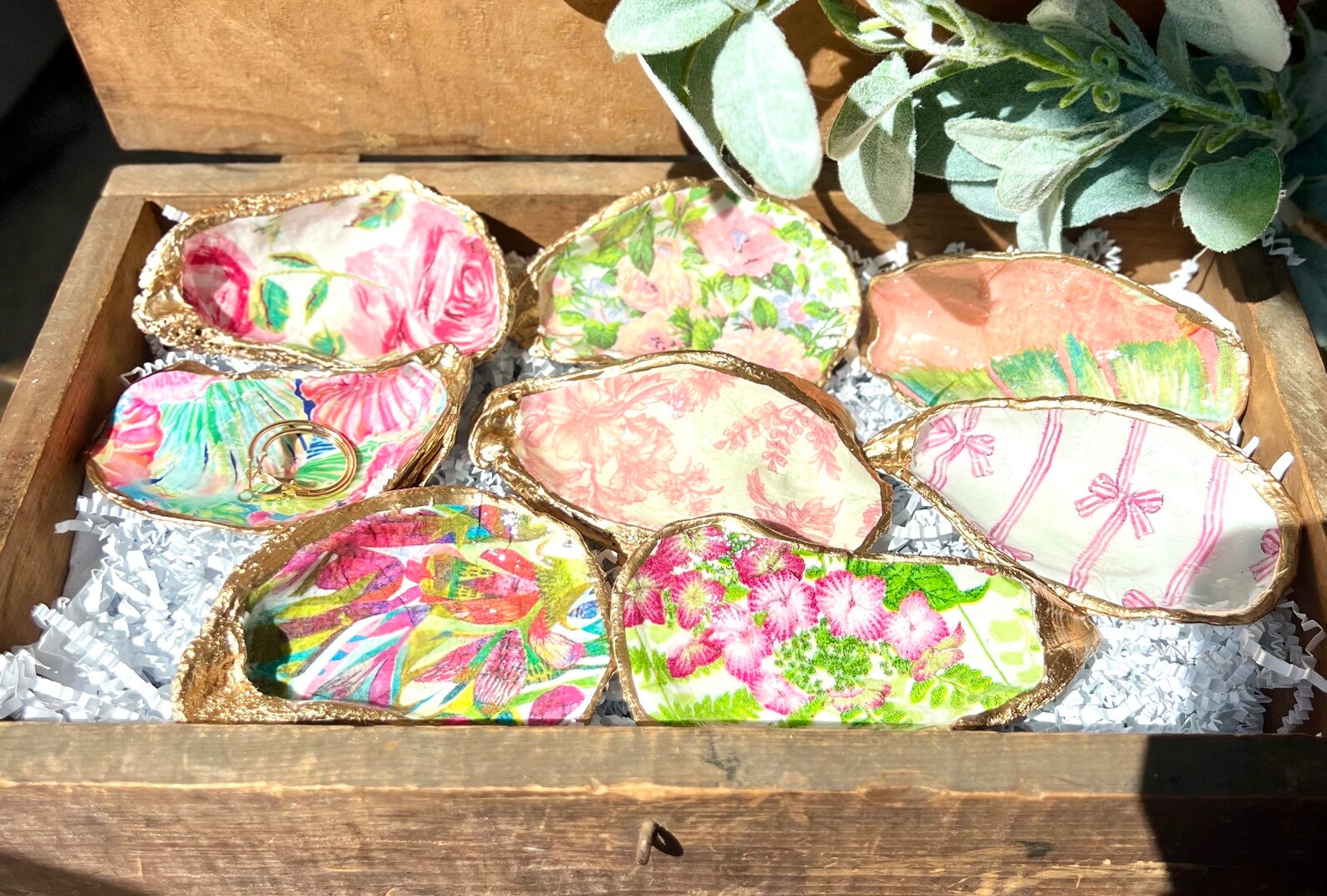 Bachelorette party favor idea. Decoupaged Shell Jewelry Dish favor last splash beach bachelorette