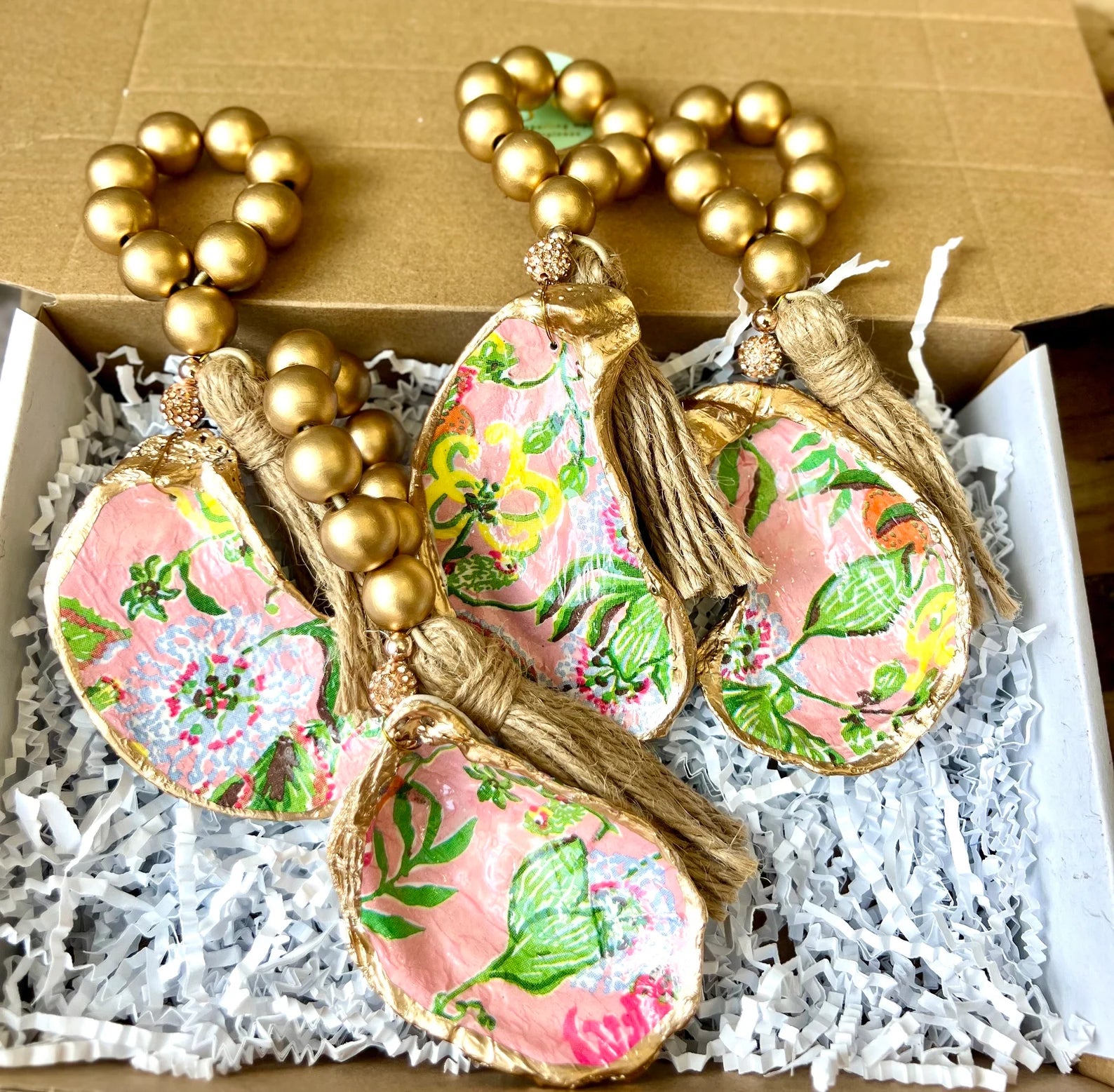 Girls trip goodies idea oyster shell wine bottle charm. Coastal preppy bachelorette idea