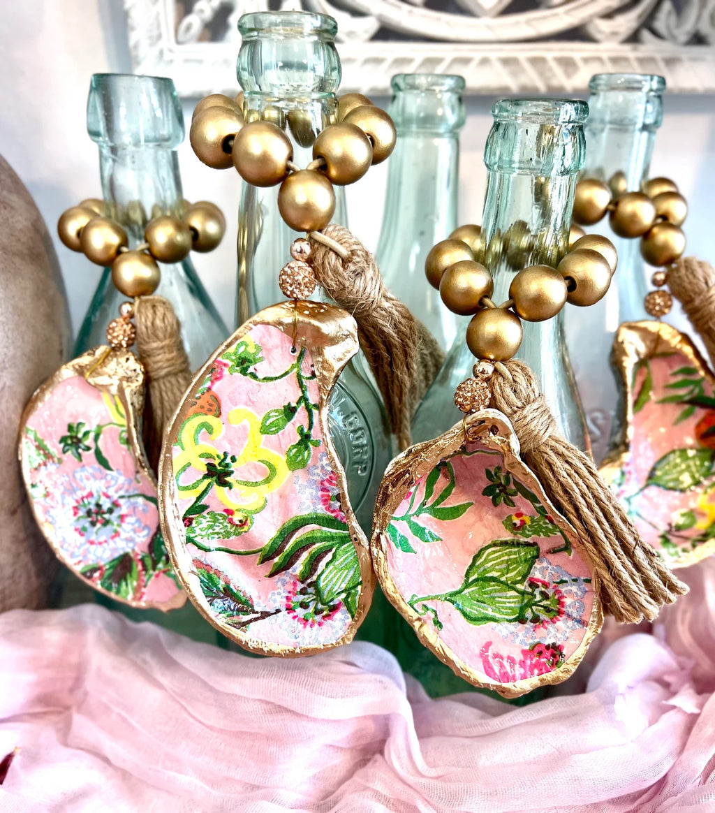 Girls trip goodies idea oyster shell wine bottle charm. Coastal preppy bachelorette idea