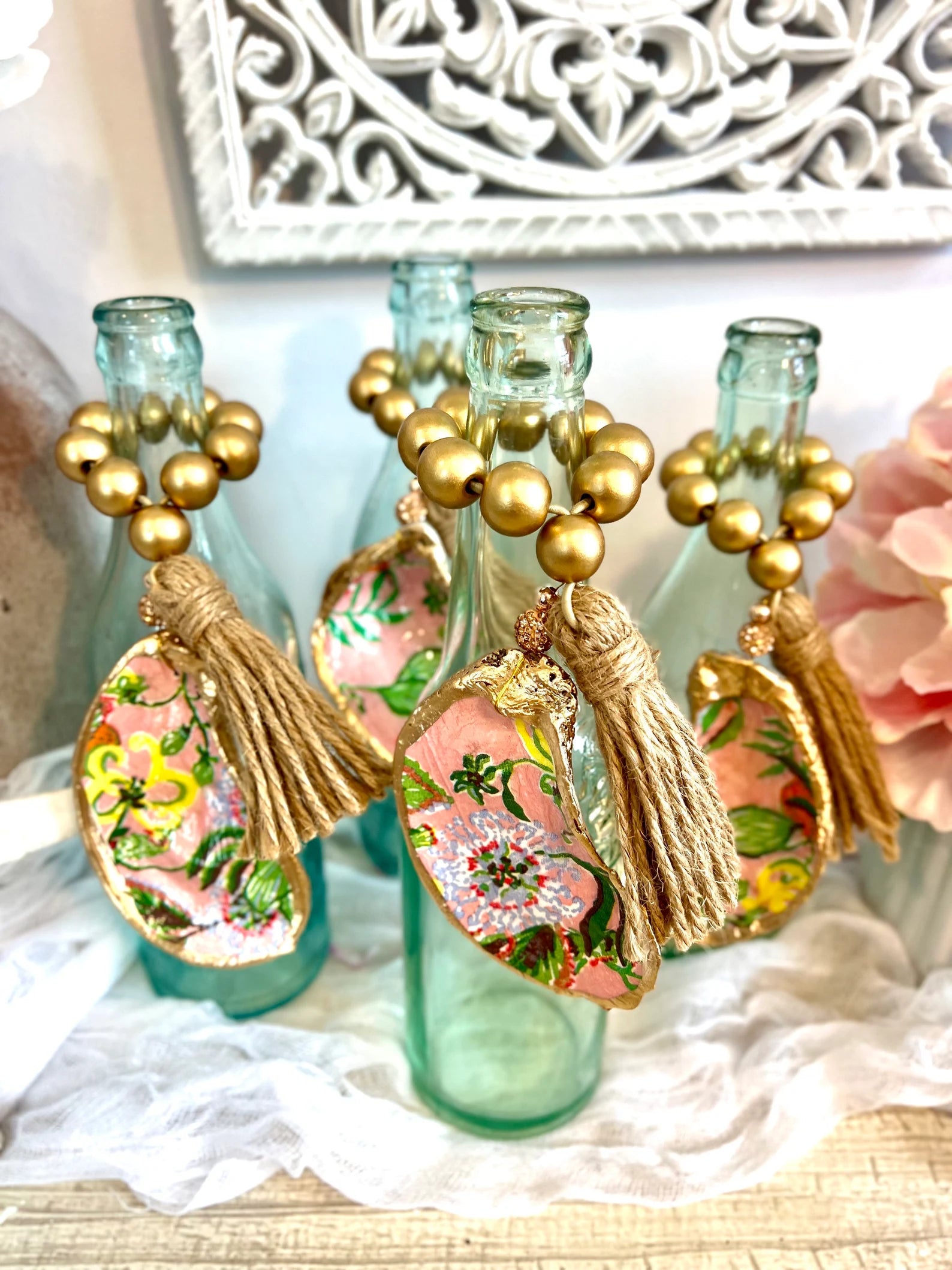 Girls trip goodies idea oyster shell wine bottle charm. Coastal preppy bachelorette idea