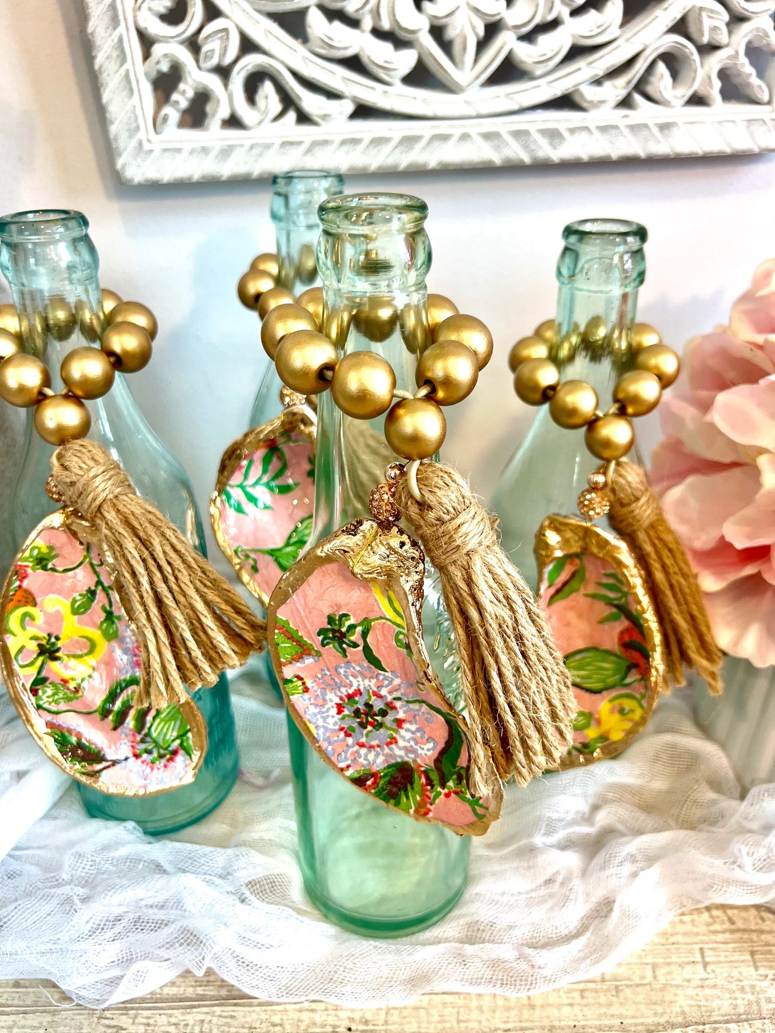 Girls trip goodies idea oyster shell wine bottle charm. Coastal preppy bachelorette idea