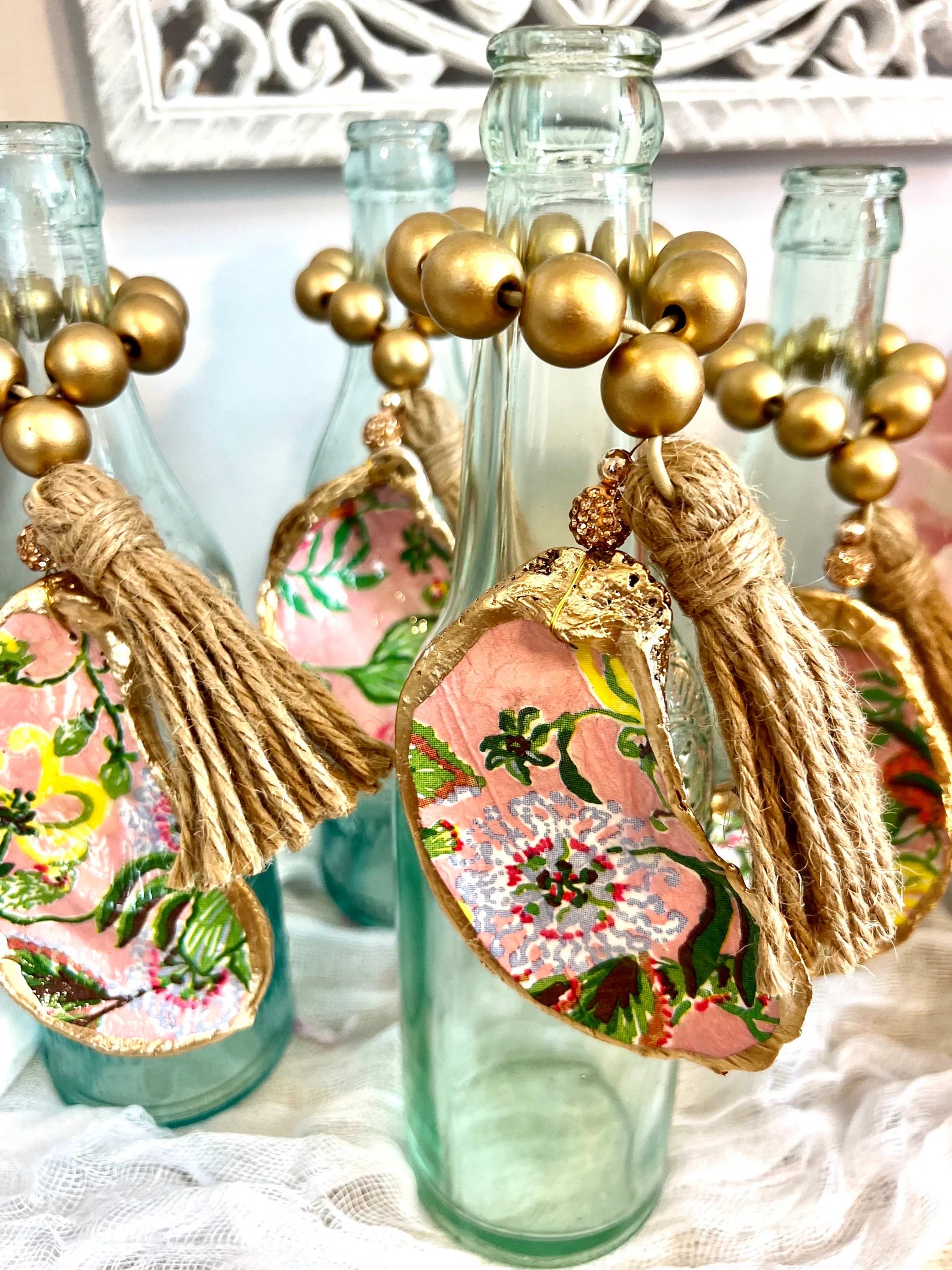 Girls trip goodies idea oyster shell wine bottle charm. Coastal preppy bachelorette idea