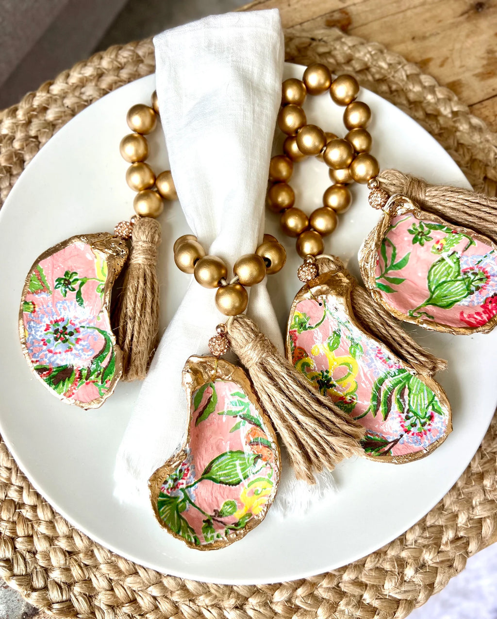 Girls trip goodies idea oyster shell wine bottle charm. Coastal preppy bachelorette idea