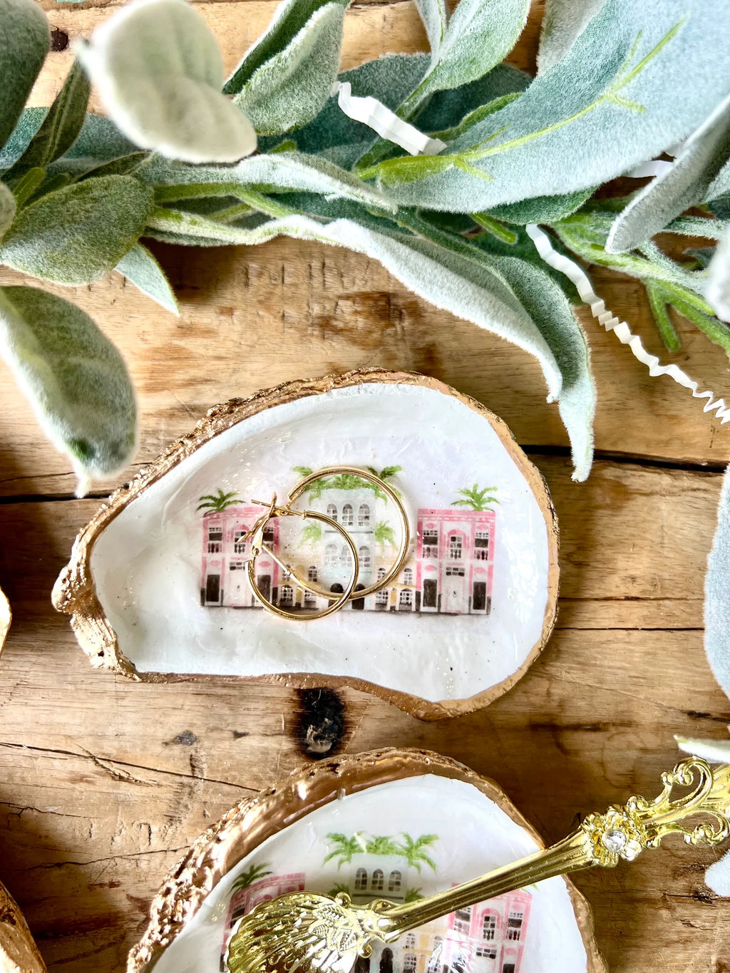 Rainbow row Charleston oyster shell dish