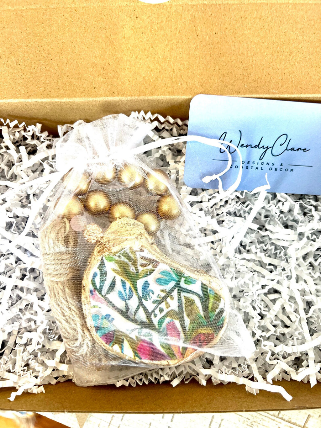 Beach Bachelorette favor idea wine charm . Bachelorette favor shell gift.