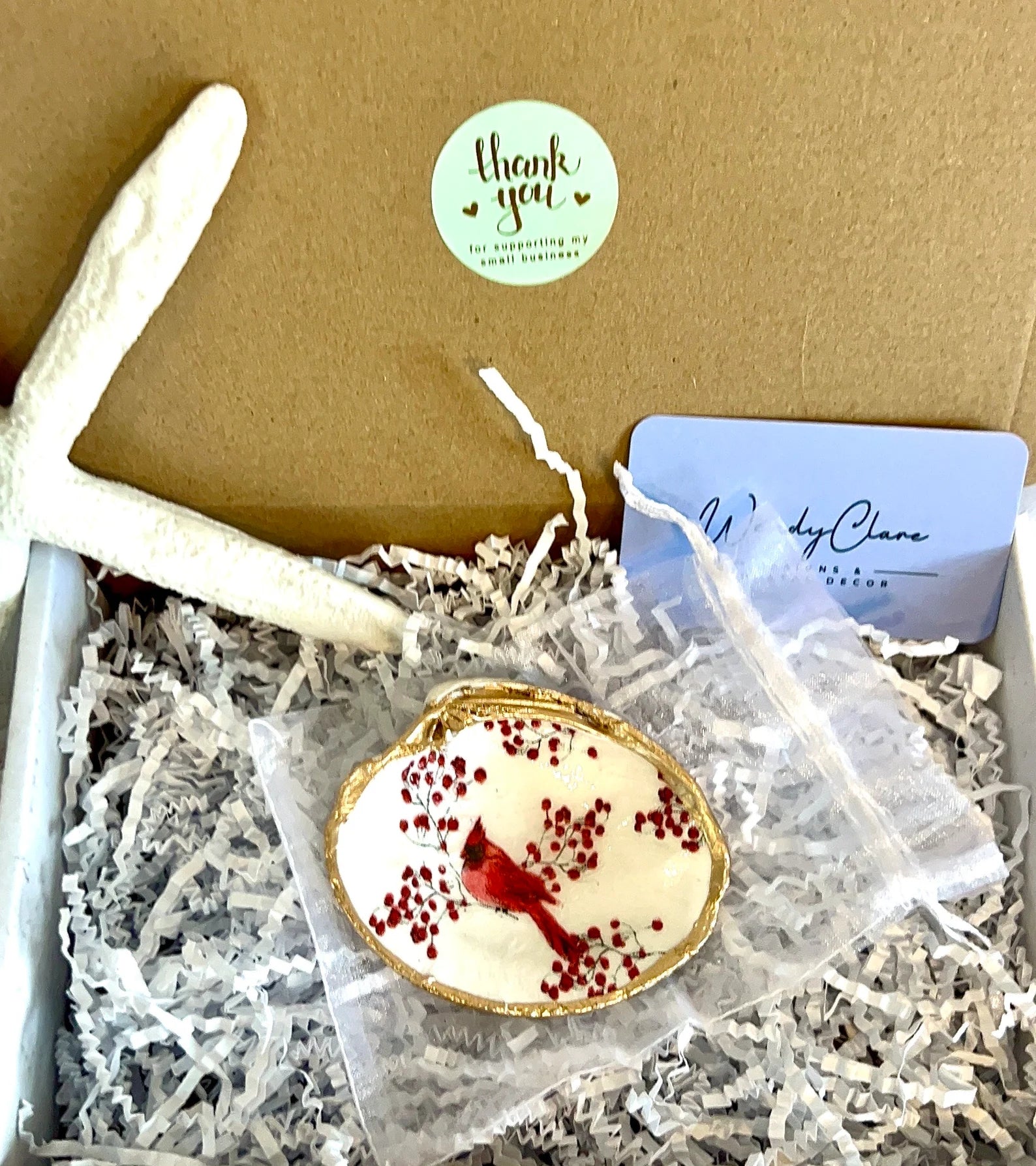 Cardinal Shell Jewelry Dish Memorial Gift. Red Cardinal ring dish funeral favor idea.