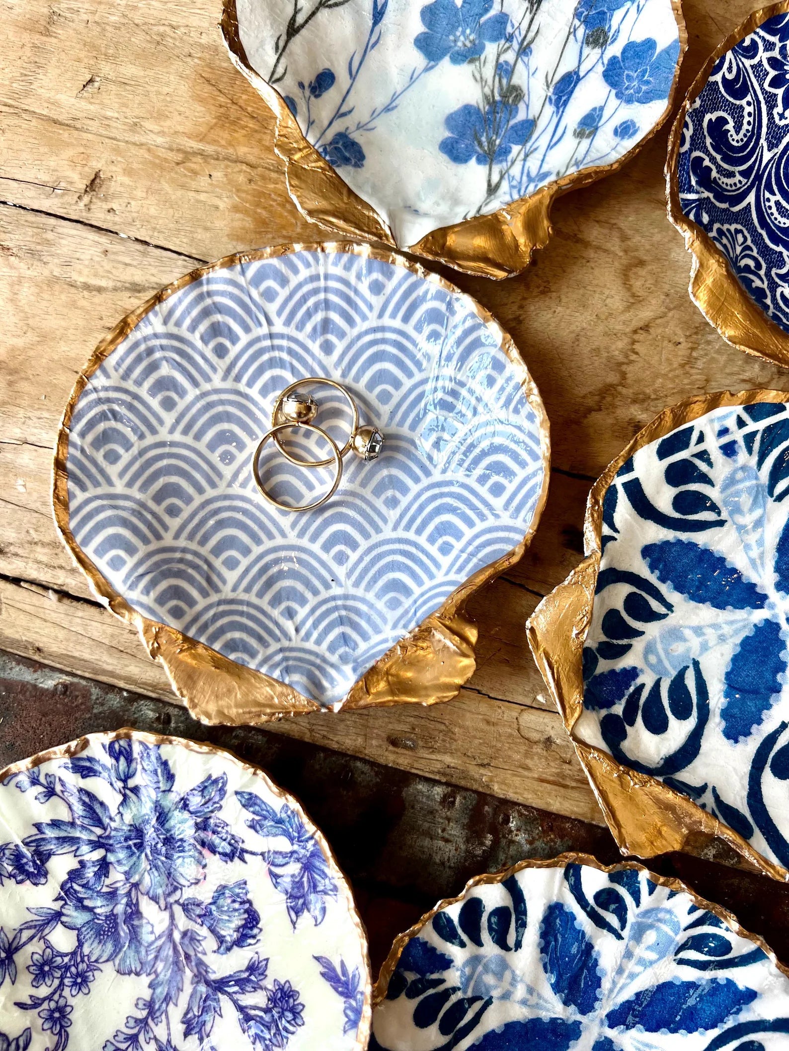 Beach wedding favor dish Blue & White scallop shell trinket dish