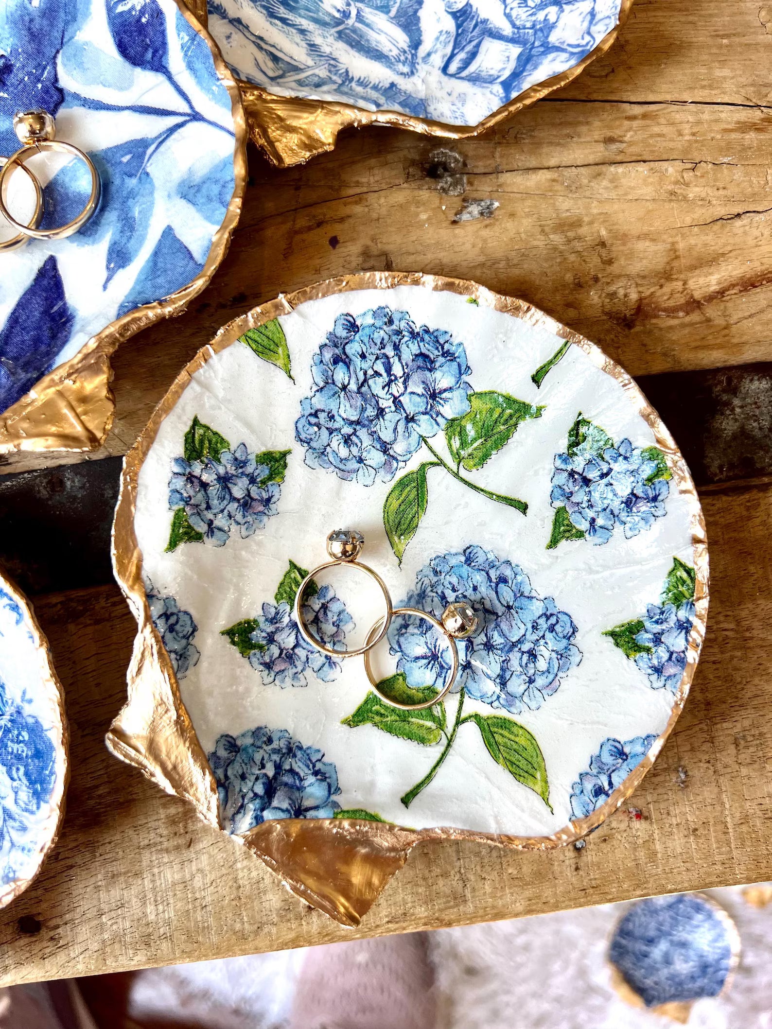 Beach wedding favor dish Blue & White scallop shell trinket dish