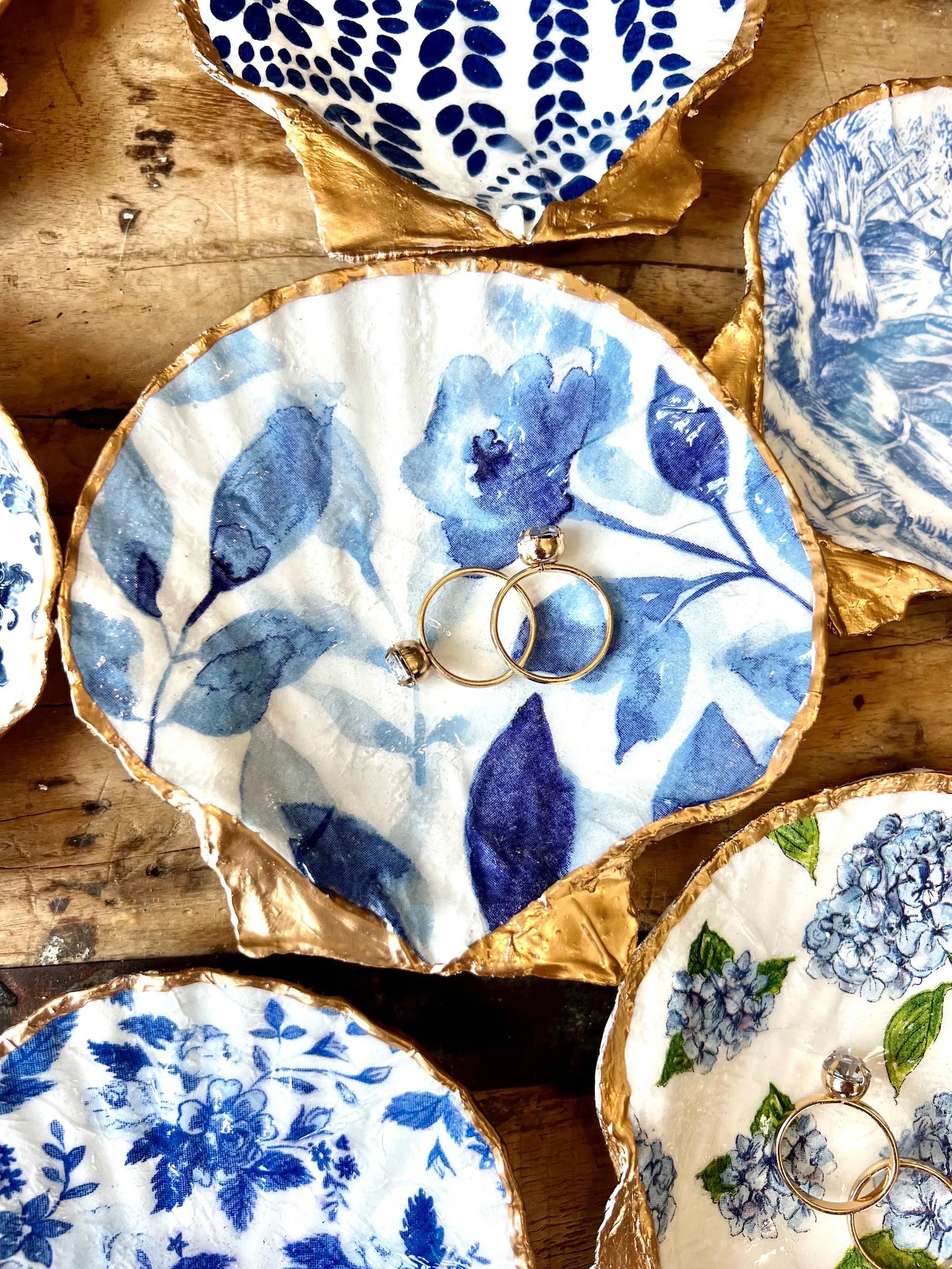 Beach wedding favor dish Blue & White scallop shell trinket dish