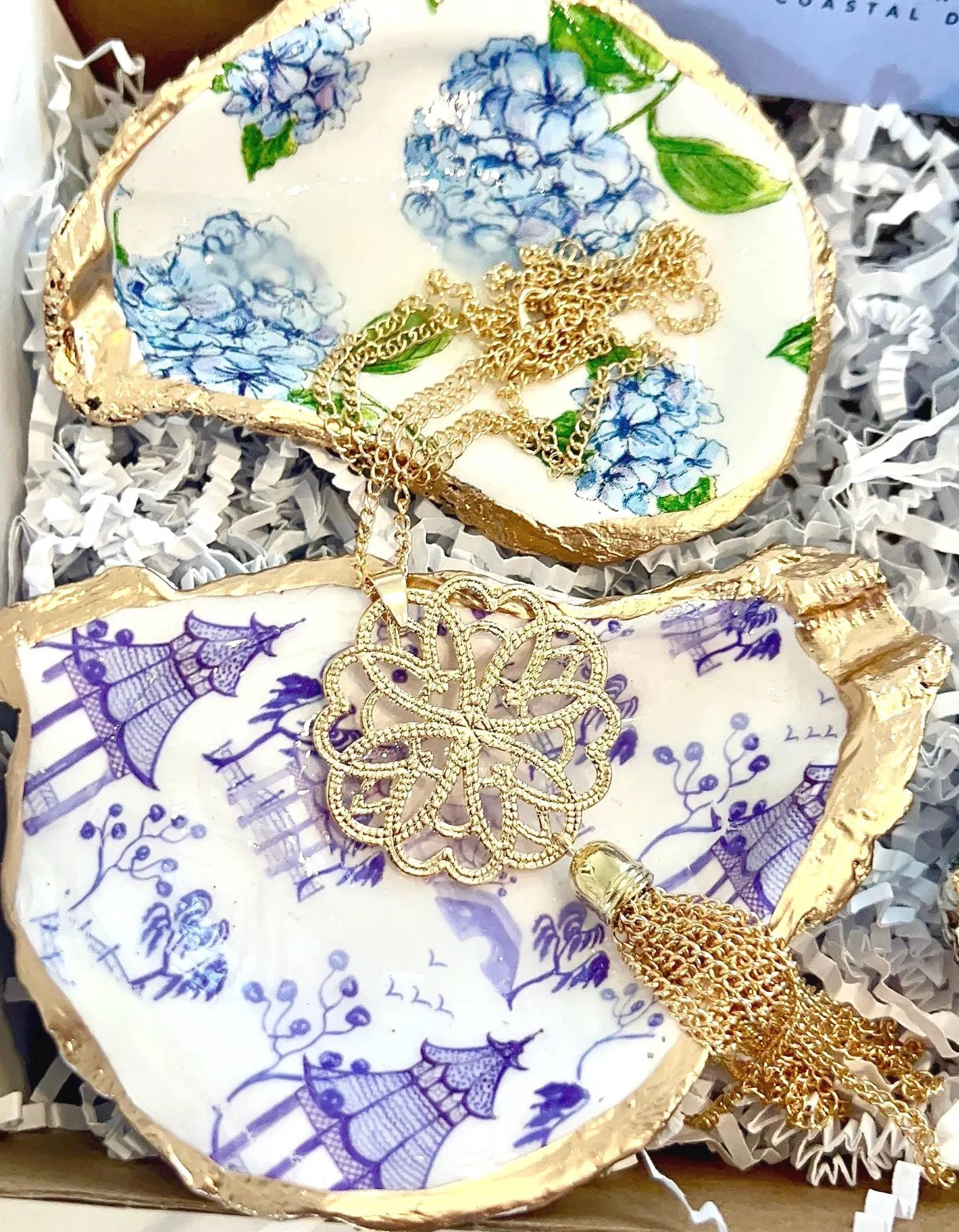 Bulk luxury Beachy wedding favors discounted. Blue & White Floral shell gift trinket dish.