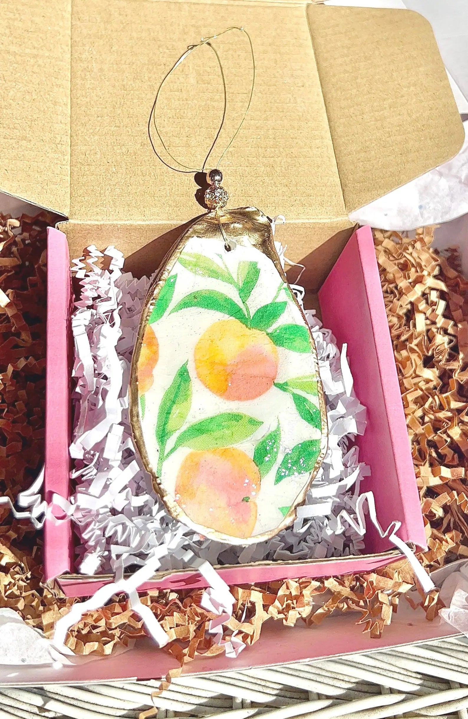 Georgia wedding party favor idea peach. Peach shell ornament favor