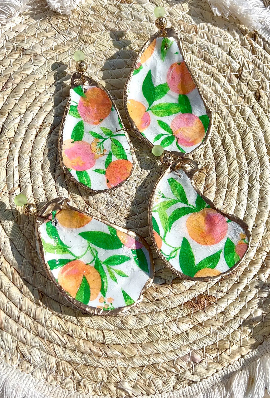 Georgia wedding party favor idea peach. Peach shell ornament favor