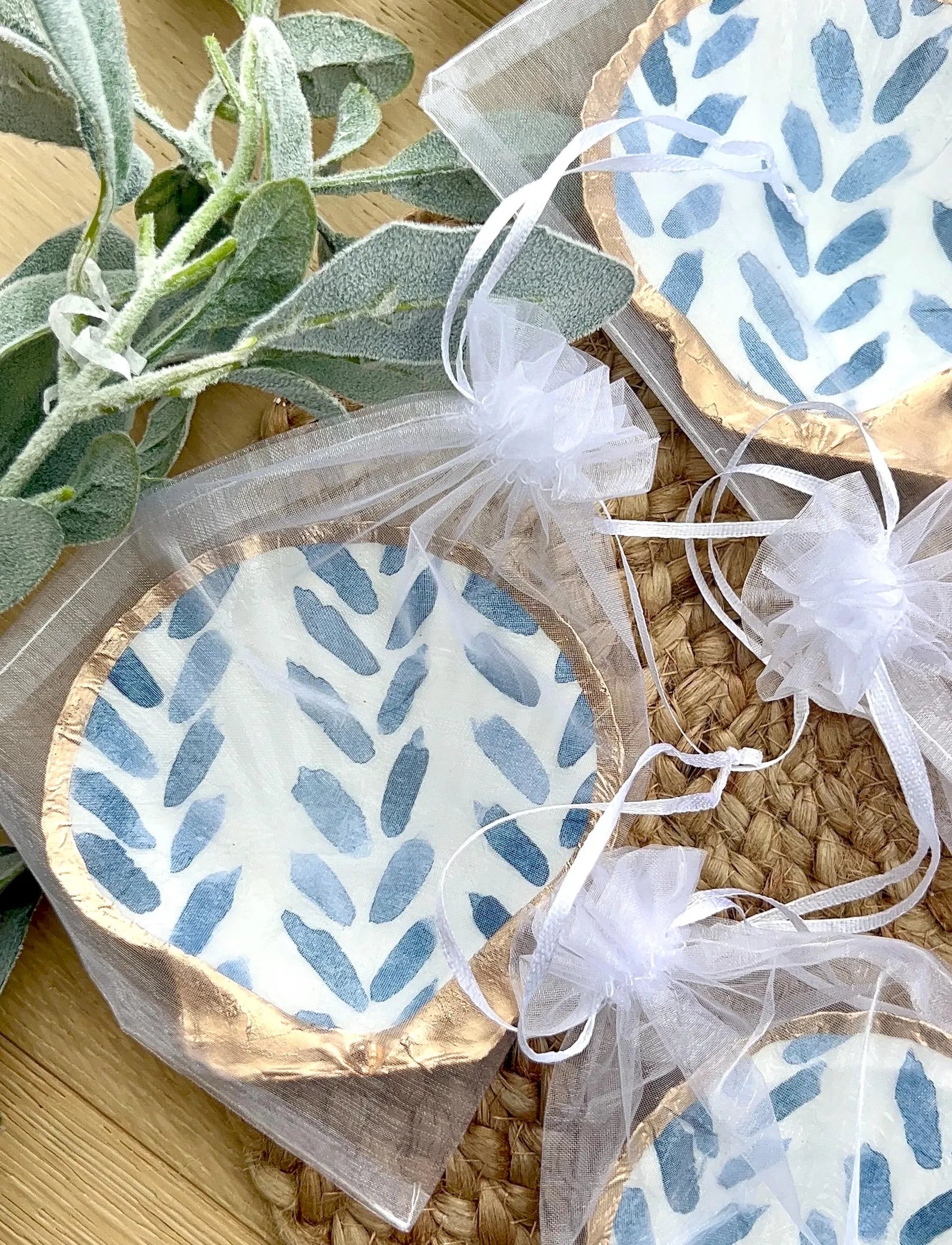 Bulk luxury Beach wedding favor dish handmade Blue & White nautical scallop