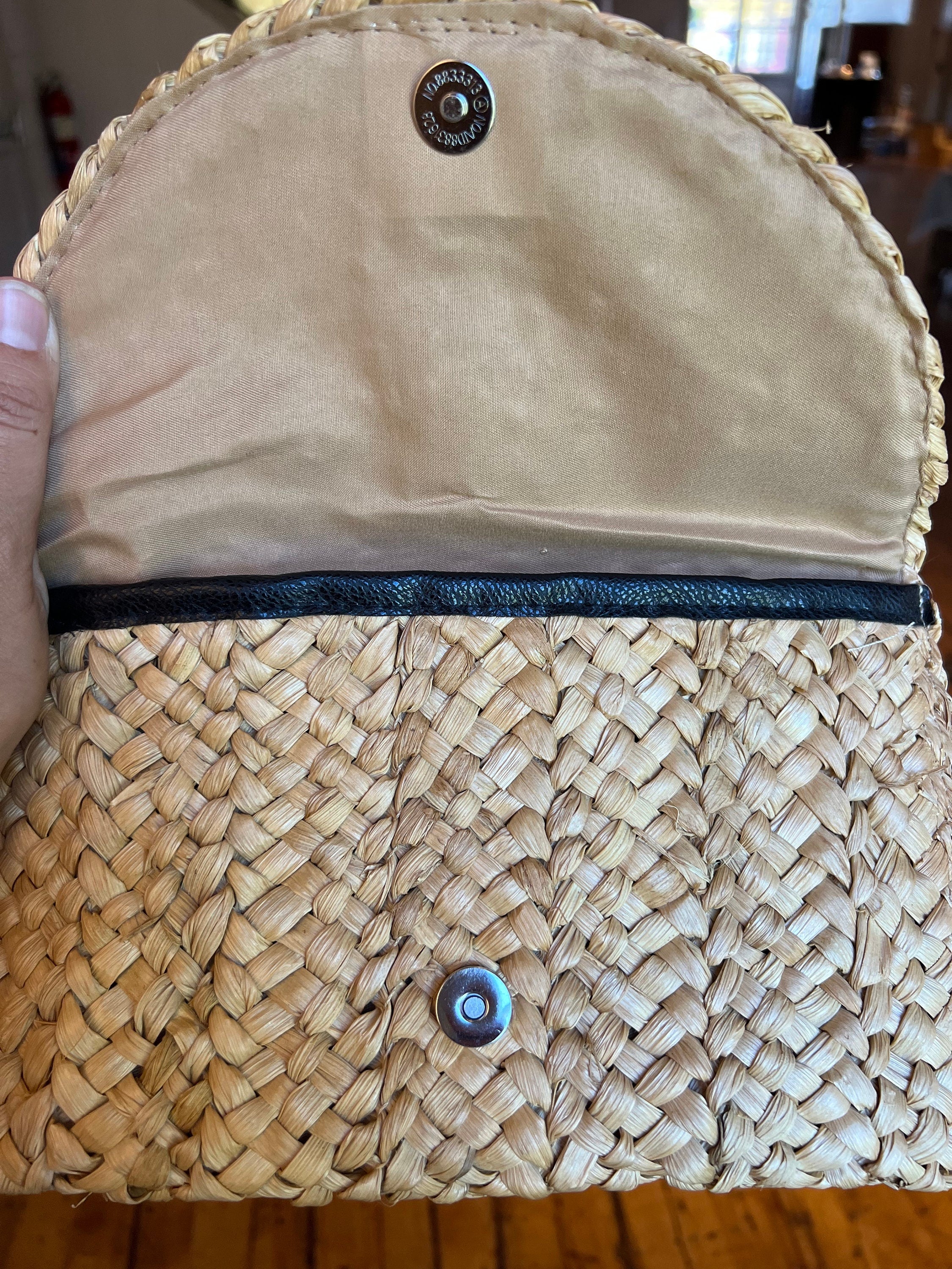Coastal Mahjong Oyster Shell Straw Clutch Purse Handcrafted Beach Chic Raffia Envelope Bag with Decoupage Oyster Shell & Mahjong Tile