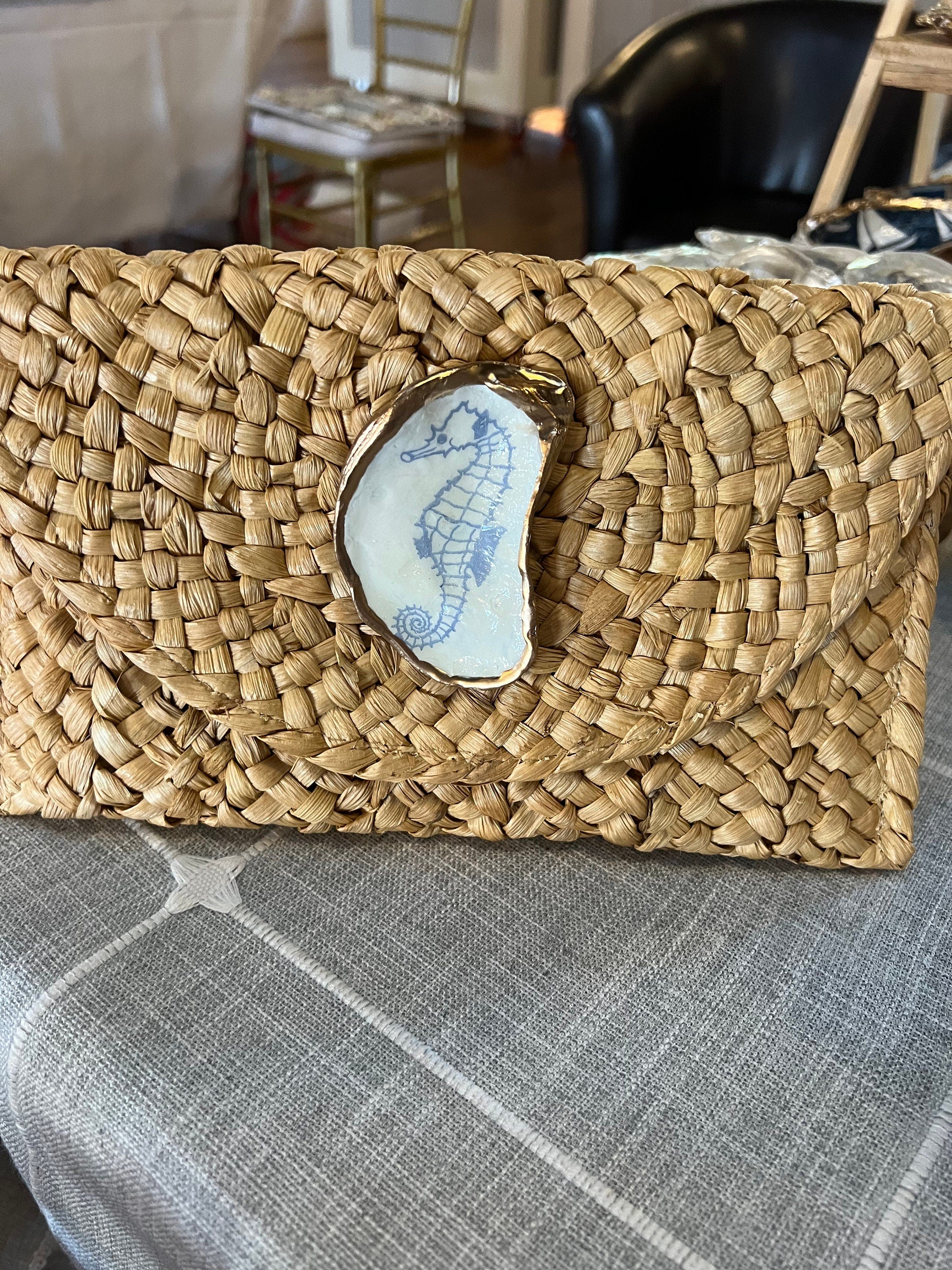 Coastal Mahjong Oyster Shell Straw Clutch Purse Handcrafted Beach Chic Raffia Envelope Bag with Decoupage Oyster Shell & Mahjong Tile