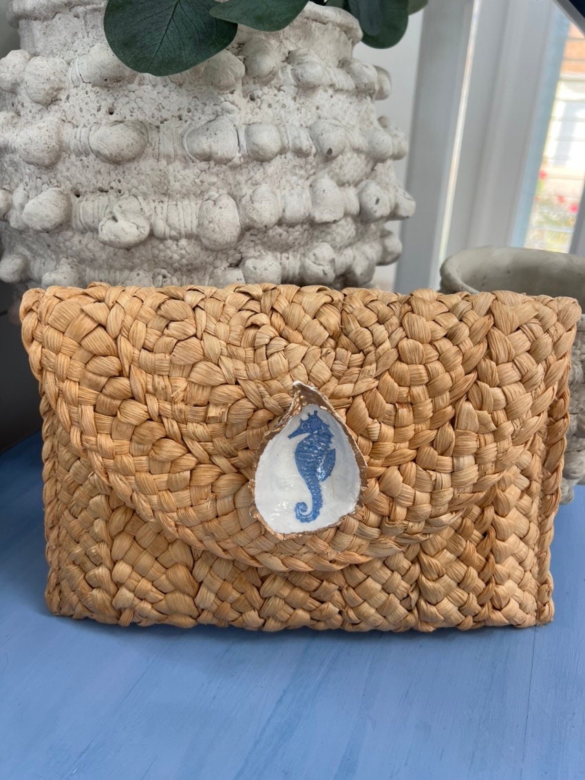 Coastal Mahjong Oyster Shell Straw Clutch Purse Handcrafted Beach Chic Raffia Envelope Bag with Decoupage Oyster Shell & Mahjong Tile