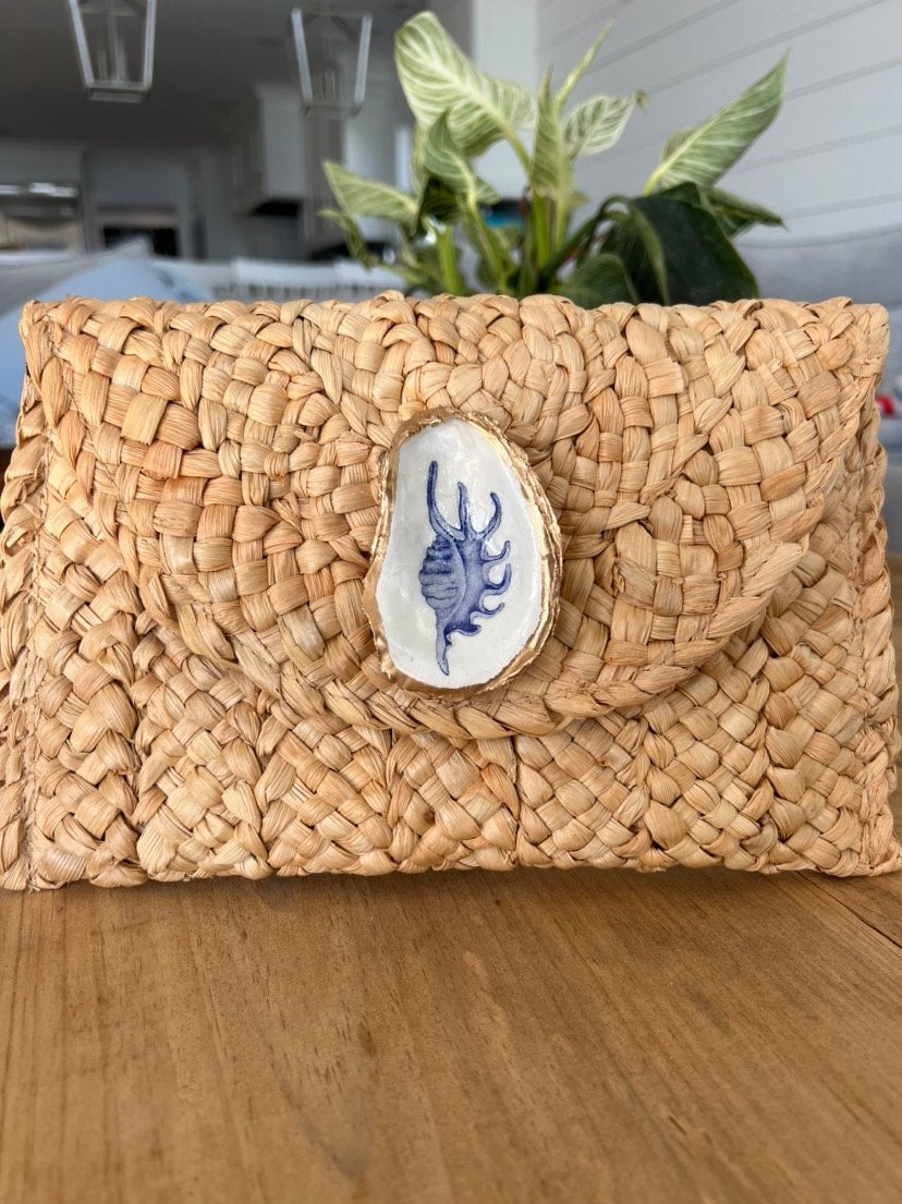 Coastal Mahjong Oyster Shell Straw Clutch Purse Handcrafted Beach Chic Raffia Envelope Bag with Decoupage Oyster Shell & Mahjong Tile