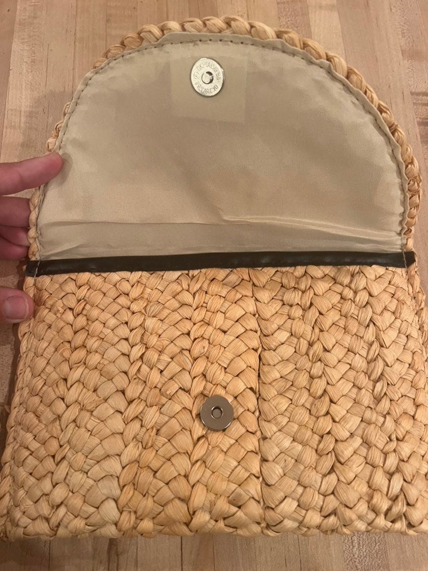 Coastal Mahjong Oyster Shell Straw Clutch Purse Handcrafted Beach Chic Raffia Envelope Bag with Decoupage Oyster Shell & Mahjong Tile