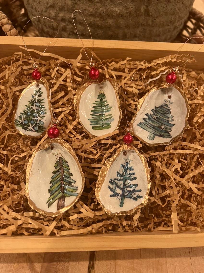 Custom napkin rings. Oyster shell napkin ring. Beach table decor. Coastal napkin ring. Christmas/New Years/thanksgiving napkin ring