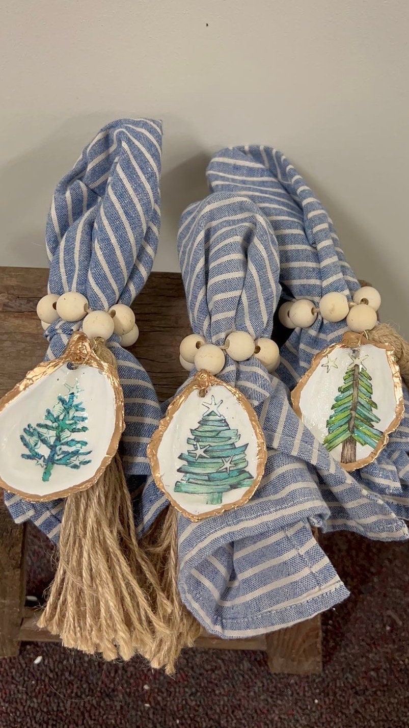 Custom napkin rings. Oyster shell napkin ring. Beach table decor. Coastal napkin ring. Christmas/New Years/thanksgiving napkin ring