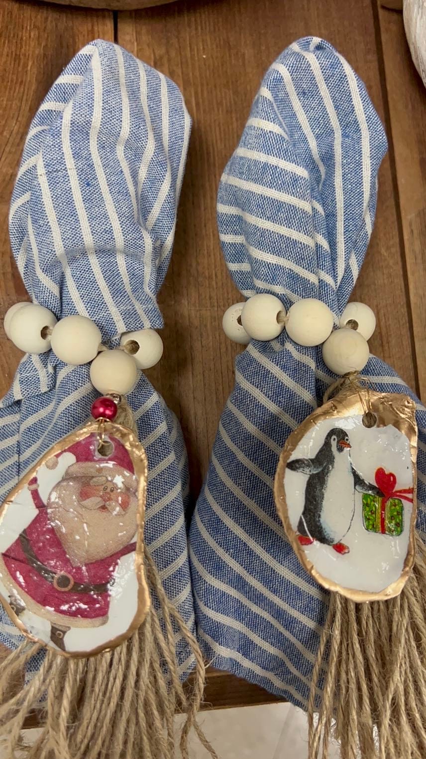 Custom napkin rings. Oyster shell napkin ring. Beach table decor. Coastal napkin ring. Christmas/New Years/thanksgiving napkin ring