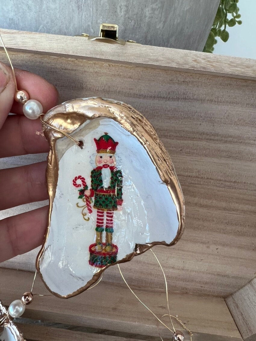 Custom napkin rings. Oyster shell napkin ring. Beach table decor. Coastal napkin ring. Christmas/New Years/thanksgiving napkin ring