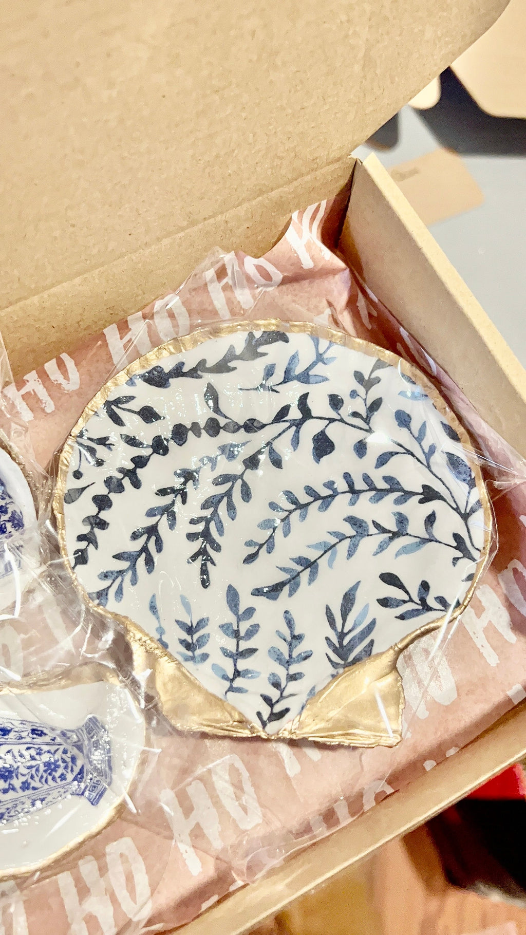College graduation gift idea Serena/Lily style Shell Jewelry Dish. Decoupaged scallop Shell Jewelry Tray graduation gift & party favor idea.