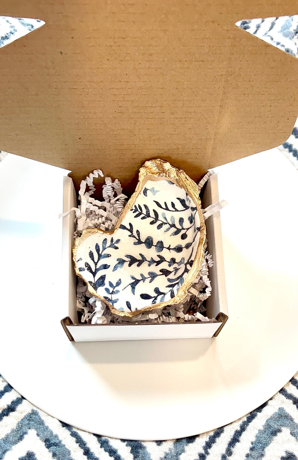College graduation gift idea Serena/Lily style Shell Jewelry Dish. Decoupaged scallop Shell Jewelry Tray graduation gift & party favor idea.