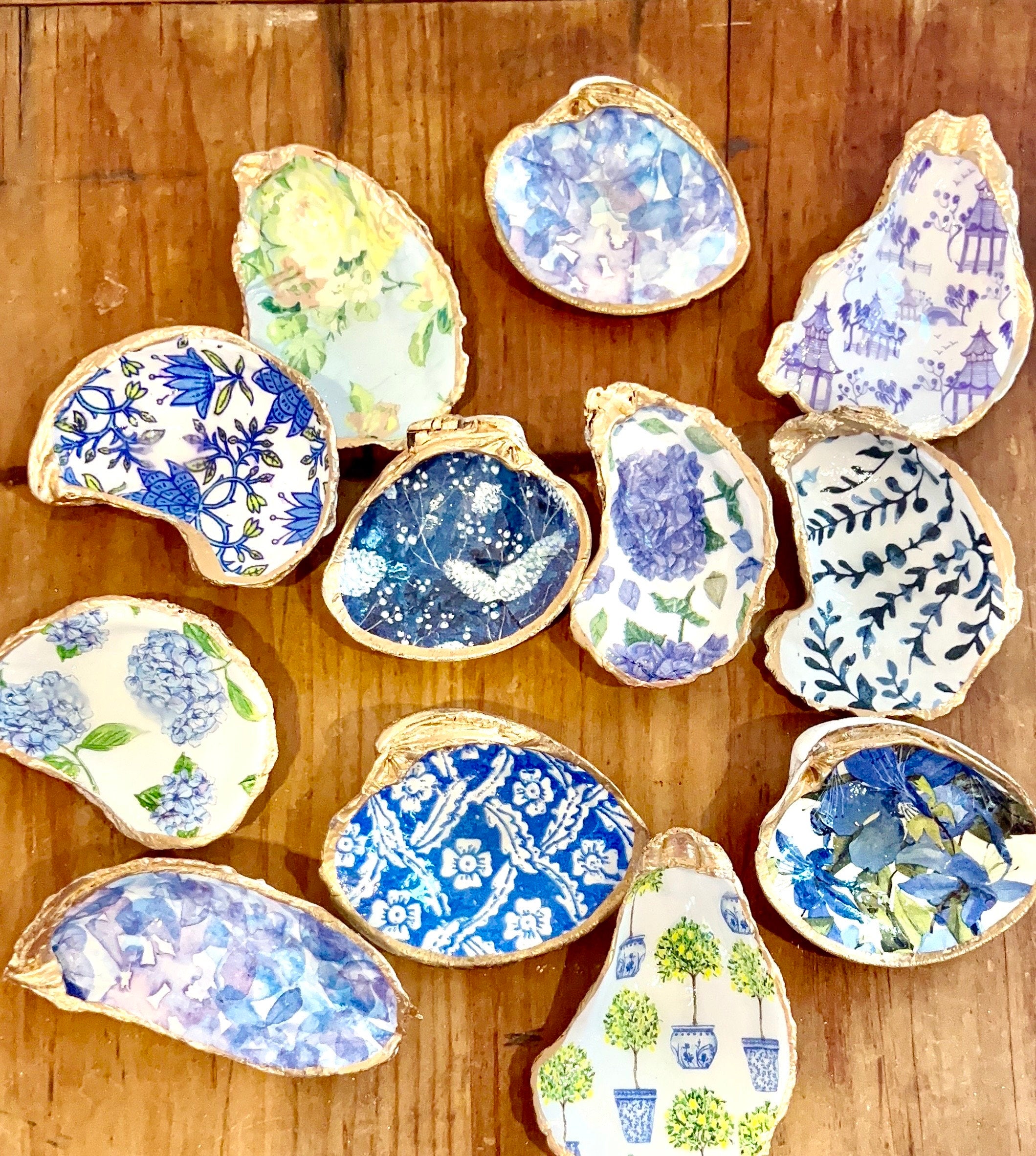 College graduation gift idea Serena/Lily style Shell Jewelry Dish. Decoupaged scallop Shell Jewelry Tray graduation gift & party favor idea.