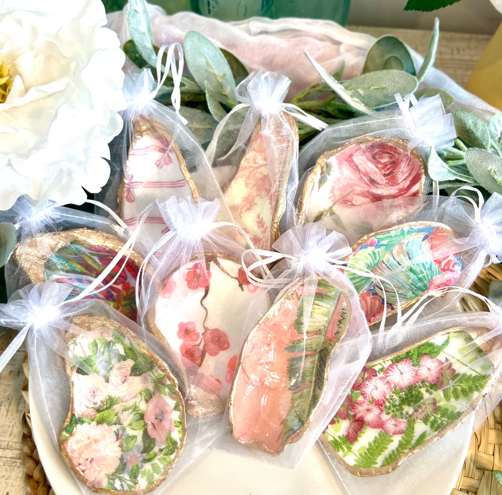Bachelorette party favor idea. Decoupaged Shell Jewelry Dish favor last splash beach bachelorette. Pink party favor idea beach bachelorette
